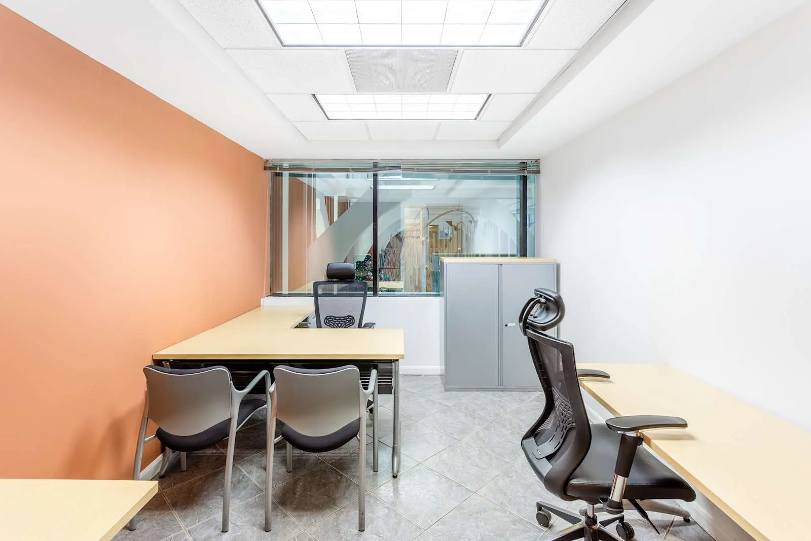 Regus GUATEMALA, Guatemala City, Europlaza, Despacho privado con 2 puestos, Ciudad de Guatemala