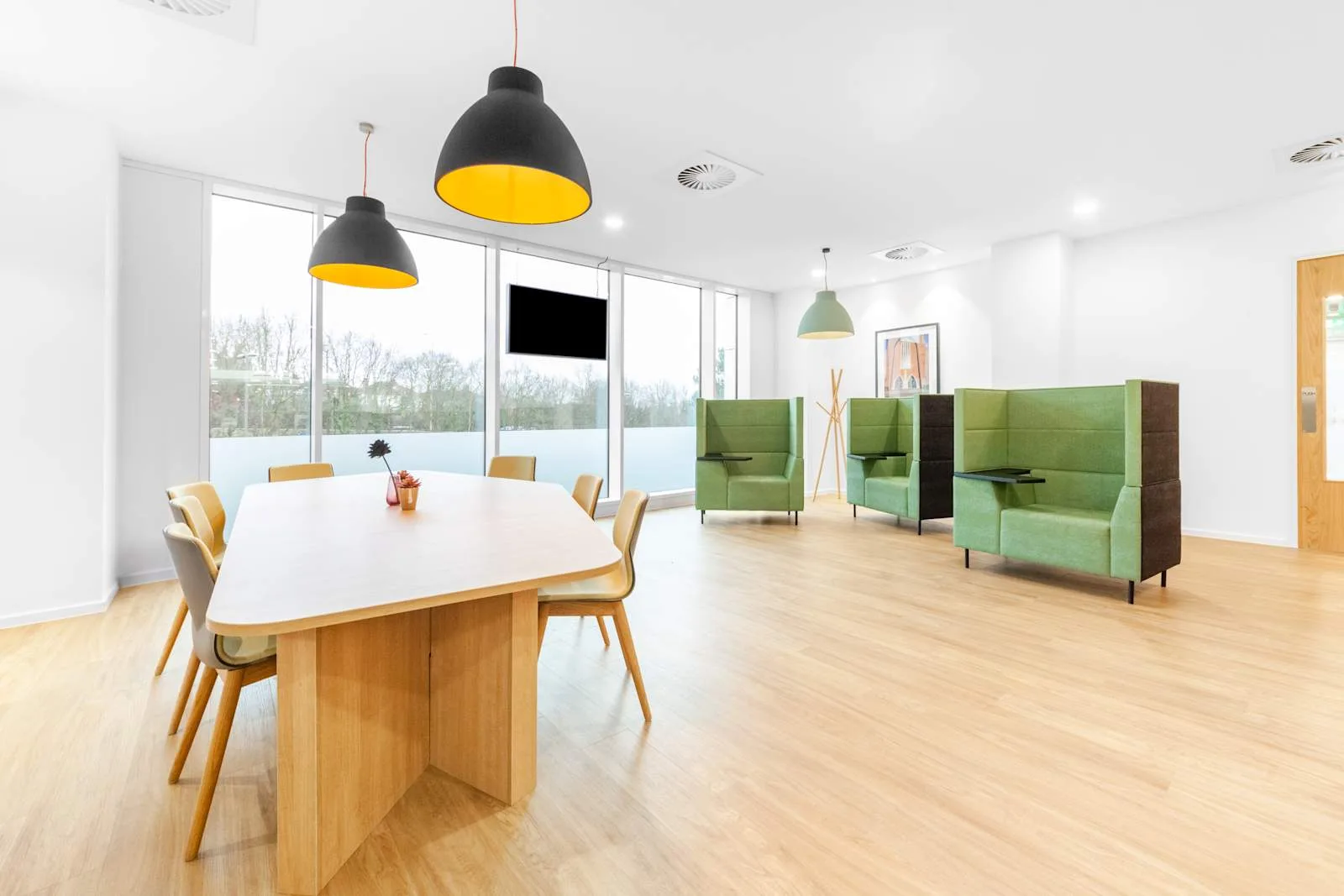 Regus GUILDFORD, Business Park Bldg 2, Coworking space, Guildford