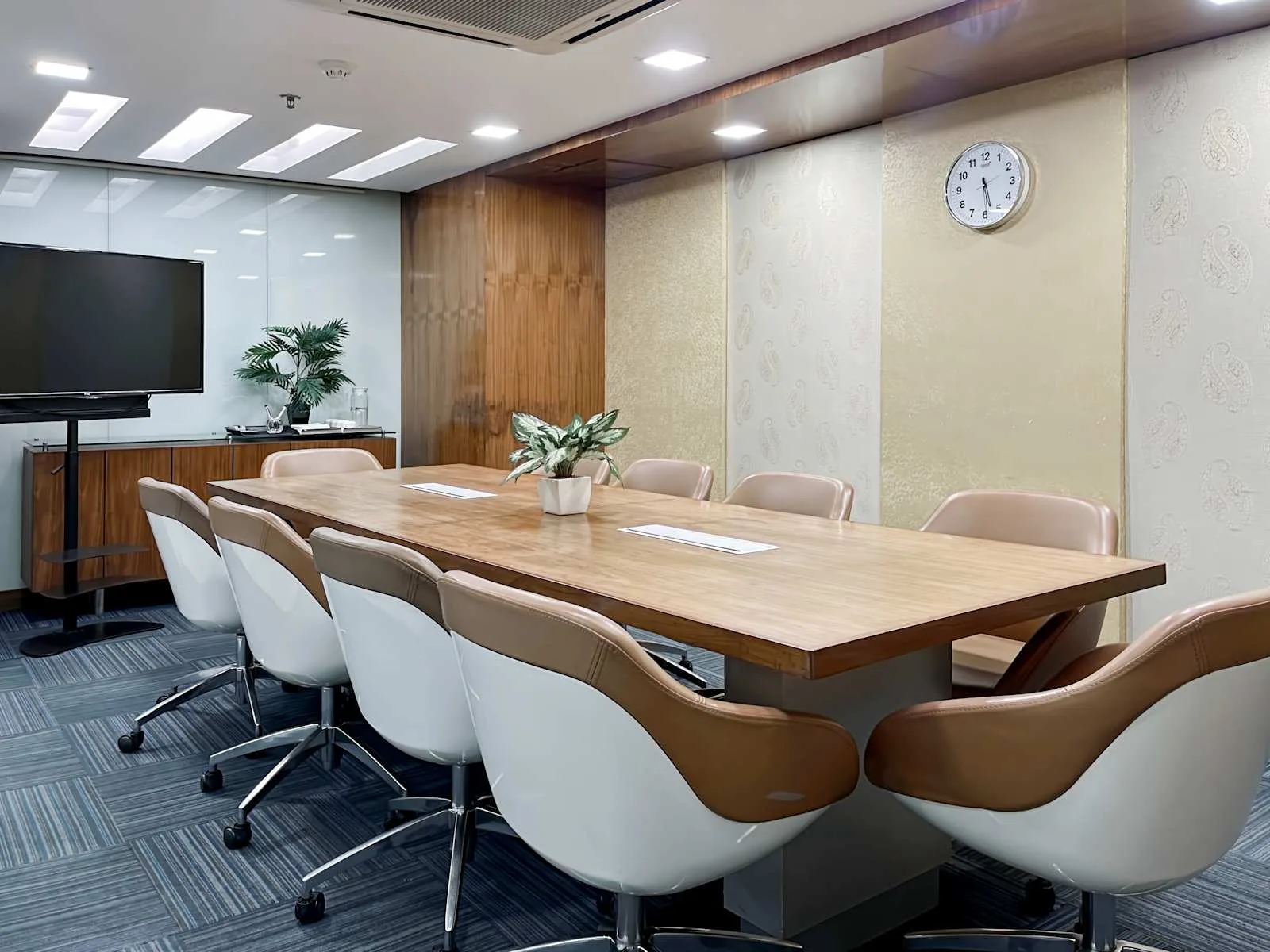 Regus GURGAON, JMD Regent Square, 8 लोगों के लिए बैठक कक्ष, गुरुग्राम
