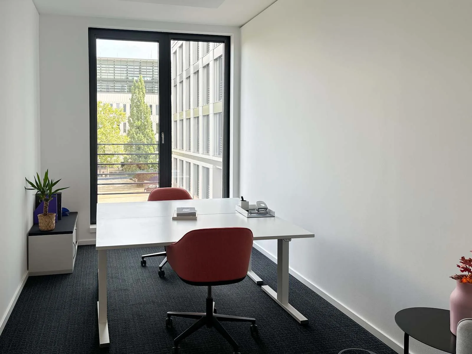 Regus HAMBURG, Hamburg City Nord, Privatbüro mit 2 Arbeitsplätzen, Hamburg