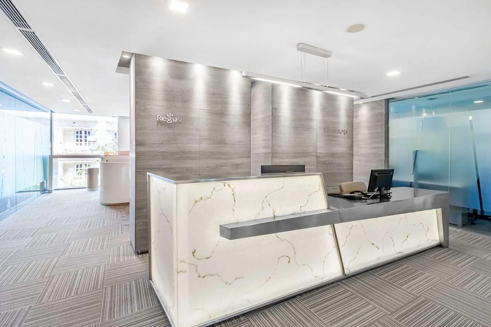 Regus Hanoi, Ly Thai To, Reception, Hanoi