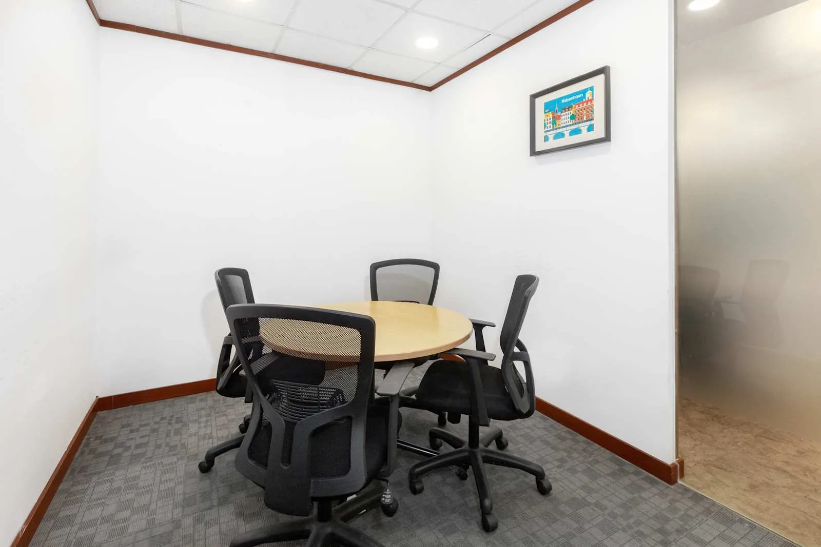 Regus HANOI, Hanoi Tower, Meeting room for 4 people, Hanoi