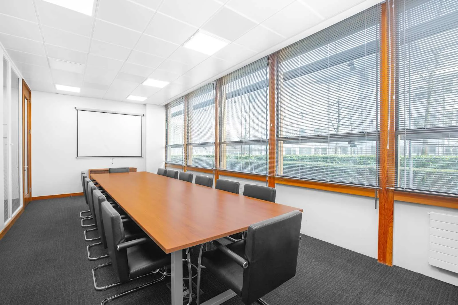 Regus HEATHROW, Stockley Park, The Square, Meeting room for 14 people, Uxbridge