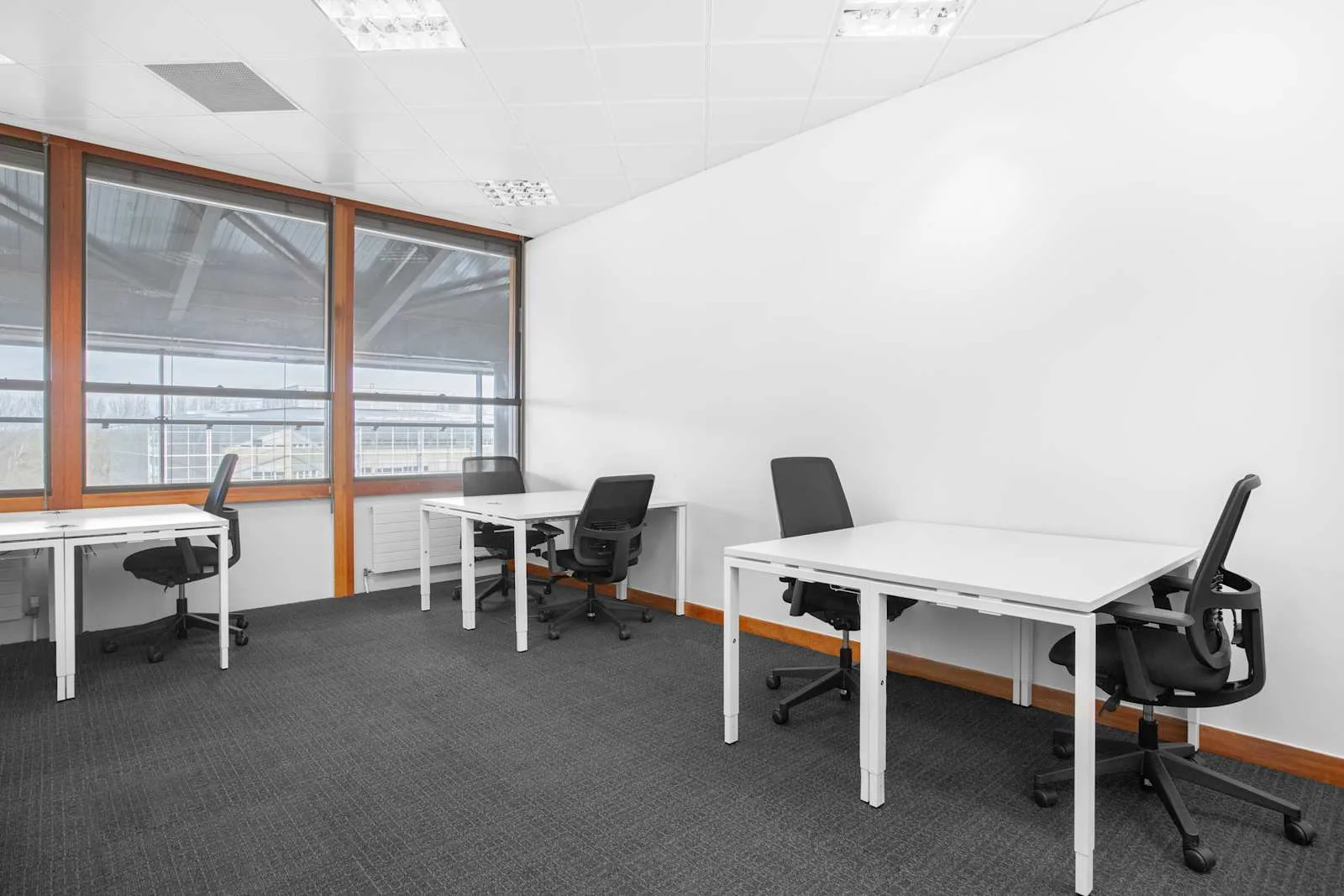 Regus HEATHROW, Stockley Park, The Square, Private office, 5 desks, Uxbridge