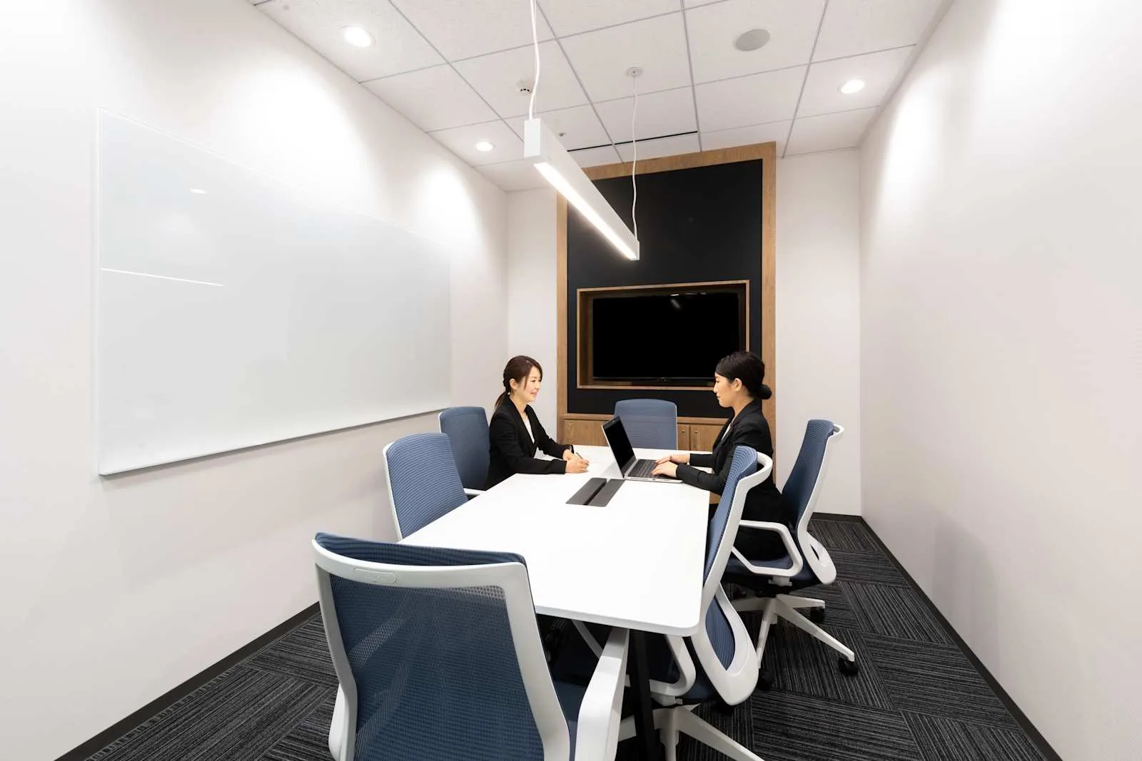 Regus HIROSHIMA, Ekimae, Meeting room for 6 people, Hiroshima