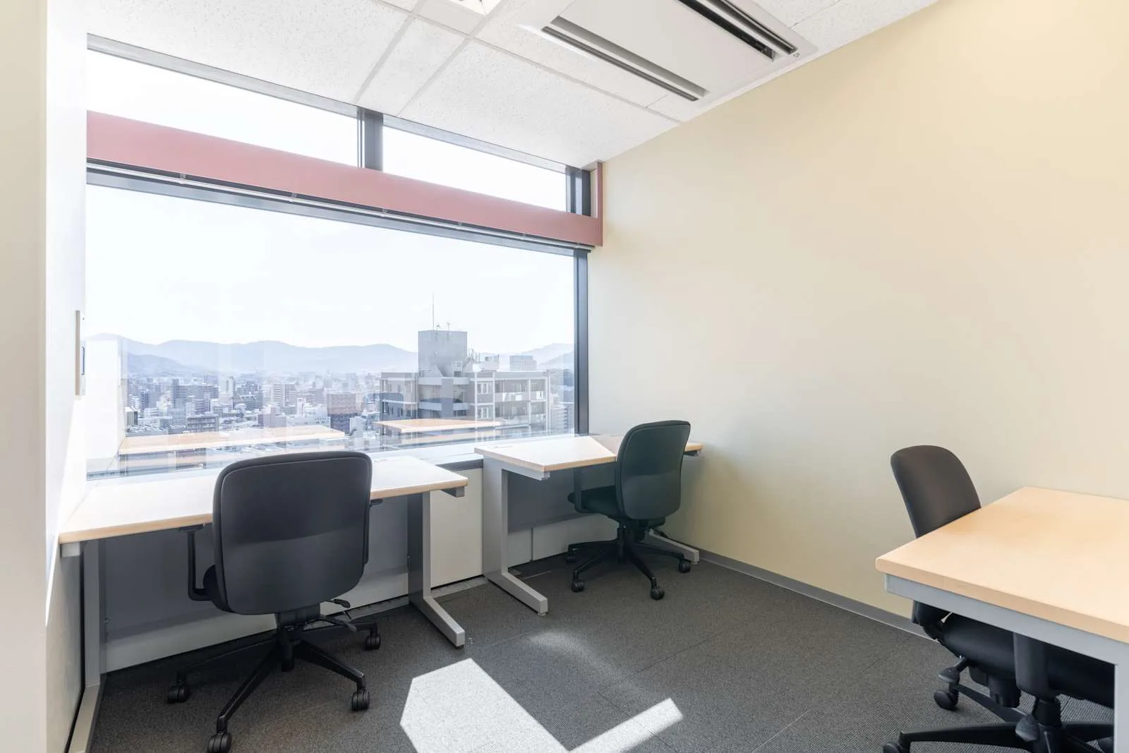 Regus HIROSHIMA, Hiroshima High, Private office, 3 desks, Hiroshima