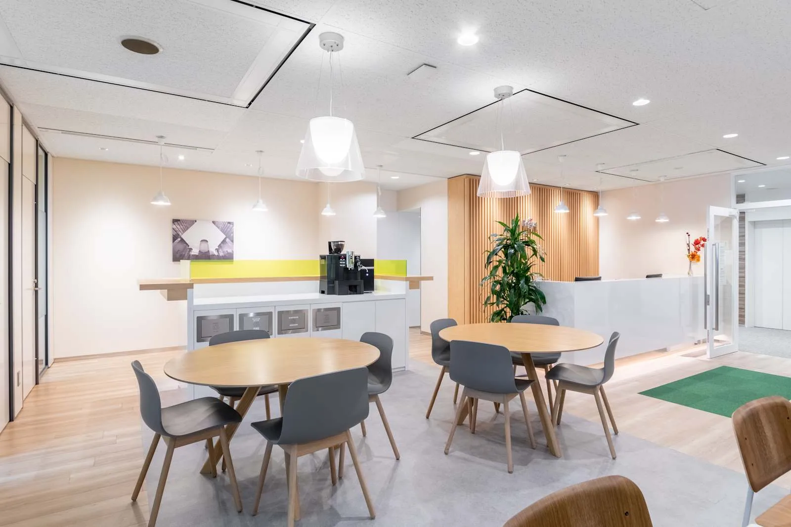 Regus HIROSHIMA, Inari Ohashi, Cafeteria, Hiroshima