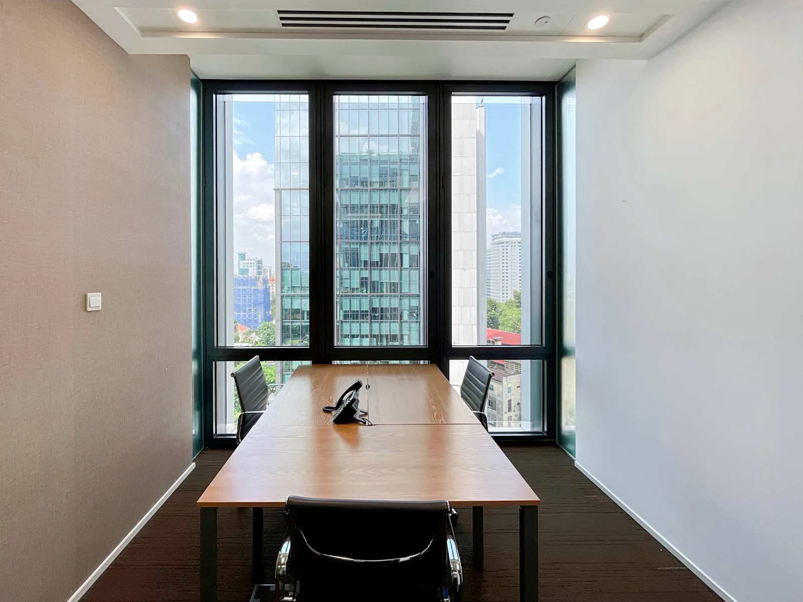 Regus HO CHI MINH CITY, Deutsches Haus, Meeting room for 3 people, Ho Chi Minh City