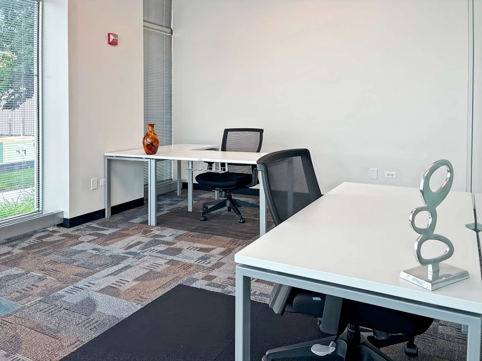 Regus IL, Hoffman Estates - Prairie Stone Pkwy, Private office, 2 desks, Hoffman Estates, IL