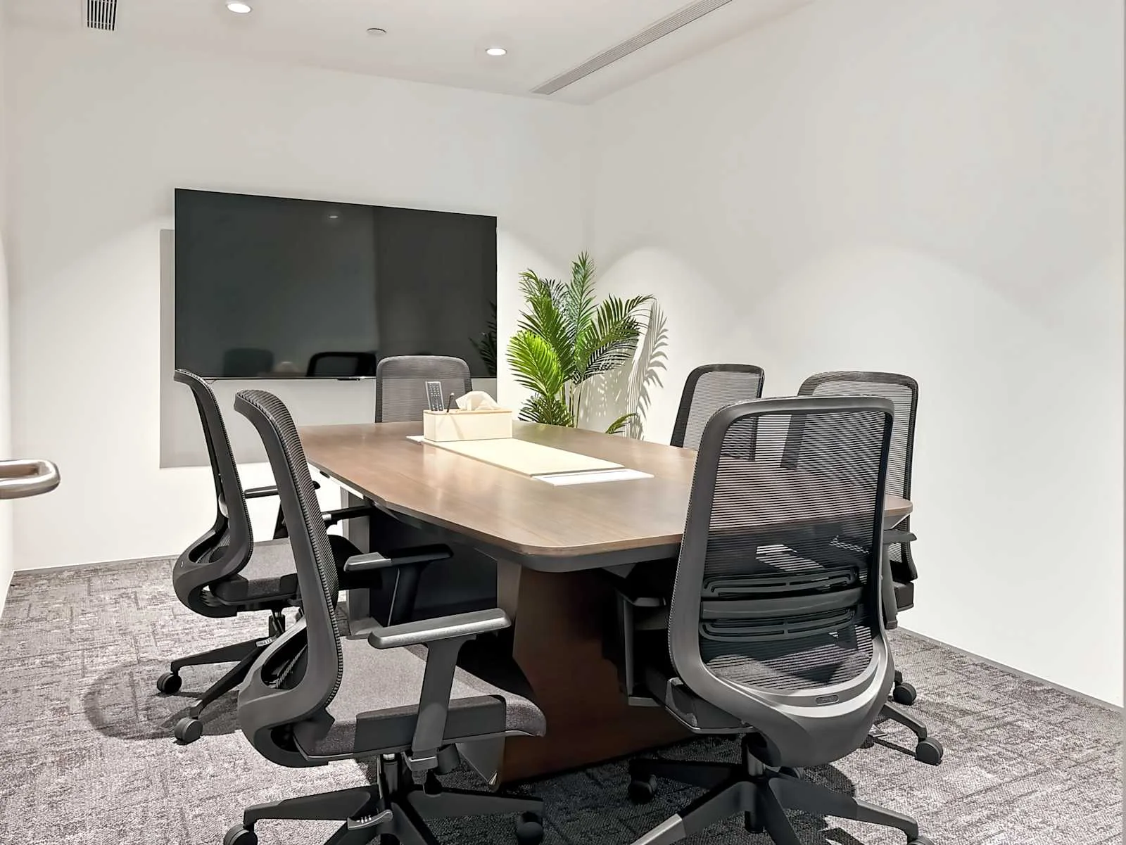 Regus Hong Kong, 8 Observatory Road, Meeting room for 6 people, Hong Kong