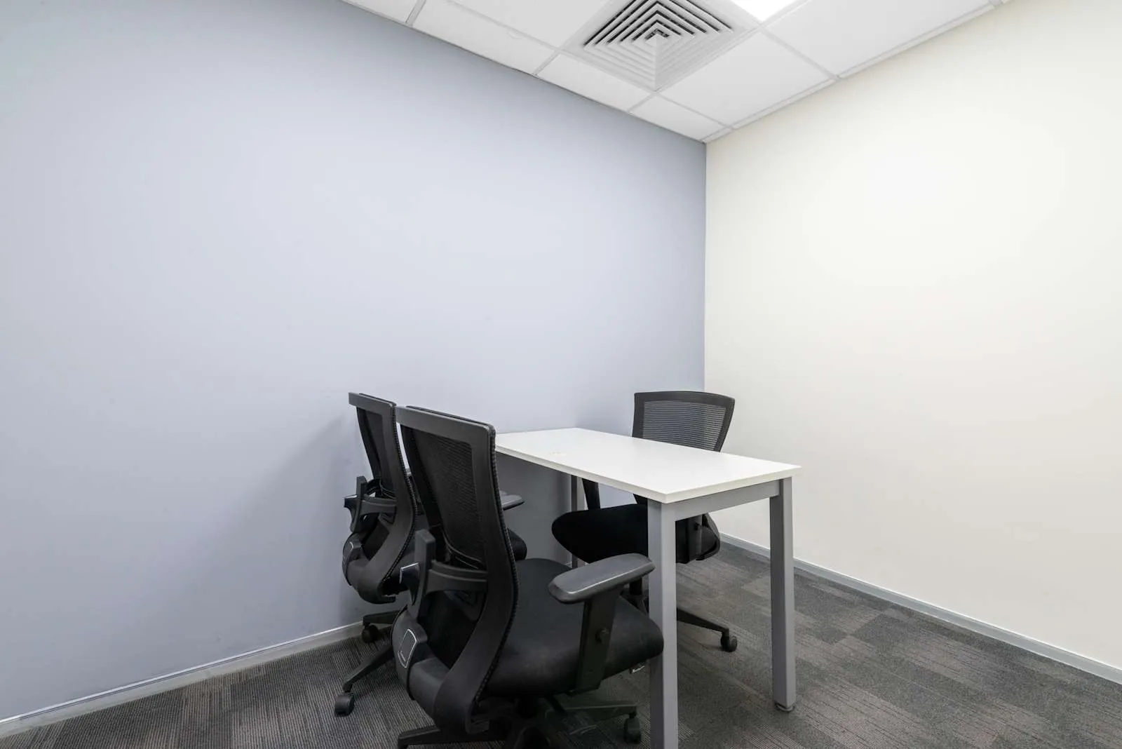 Regus HYDERABAD, Manjeera Trinity, 3 लोगों के लिए बैठक कक्ष, हैदराबाद