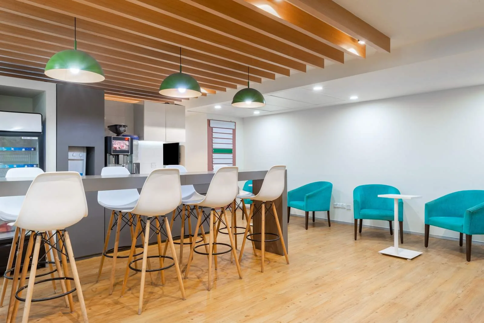 Regus HYDERABAD, Manjeera Trinity, कैफेटेरिया, हैदराबाद