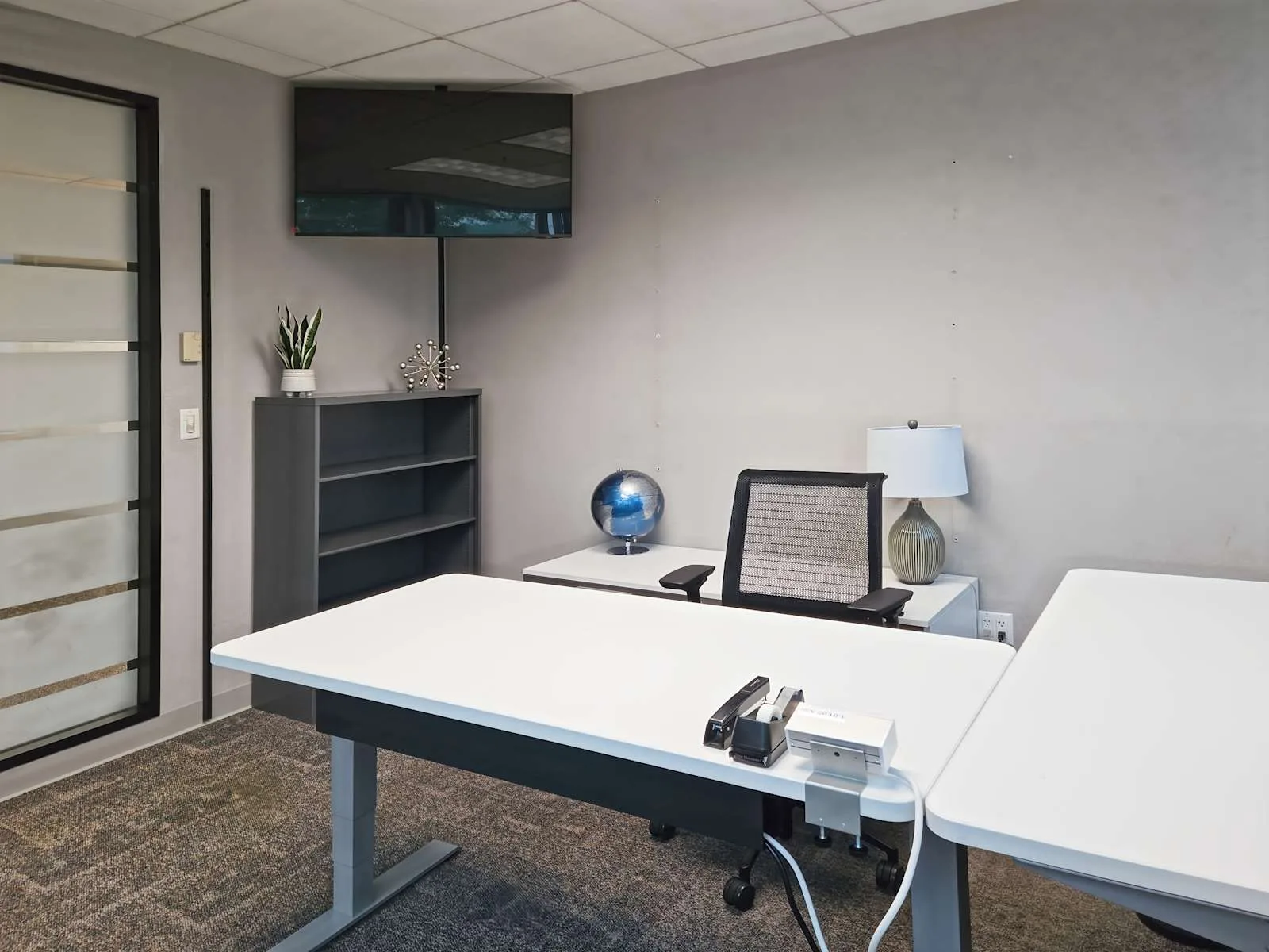Regus IA, Cedar Rapids - N River Blvd NE, Private office, 1 desk, Cedar Rapids, IA