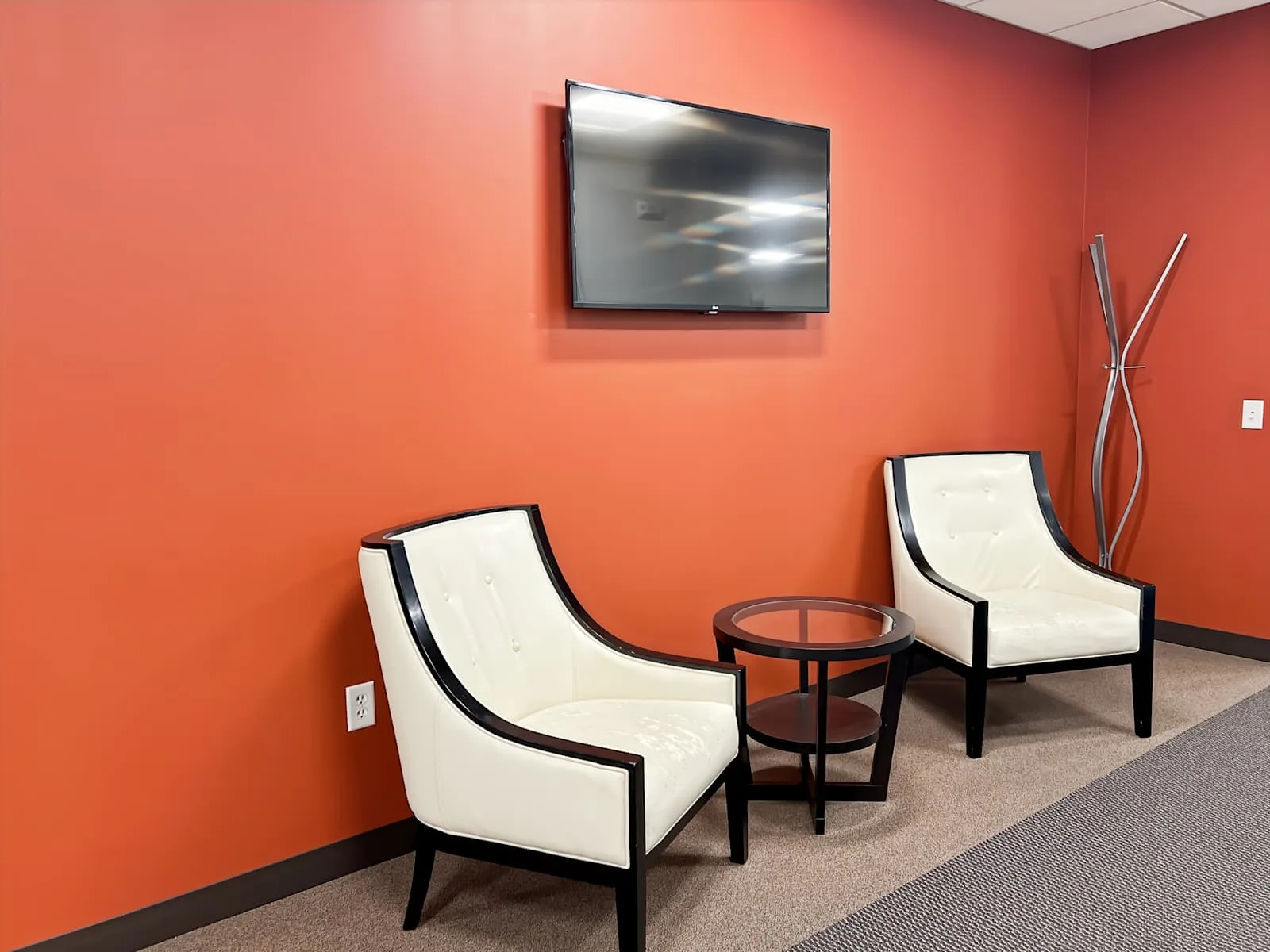 Regus IA, Davenport - Birchwood Office Building, Lounge, Davenport, IA