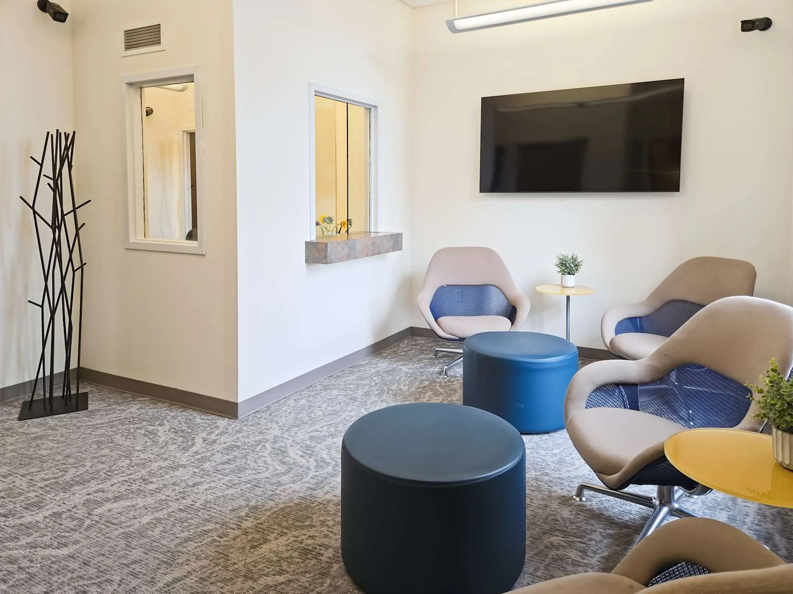 Regus IA, Davenport - Harrison St, Lounge, Davenport, IA