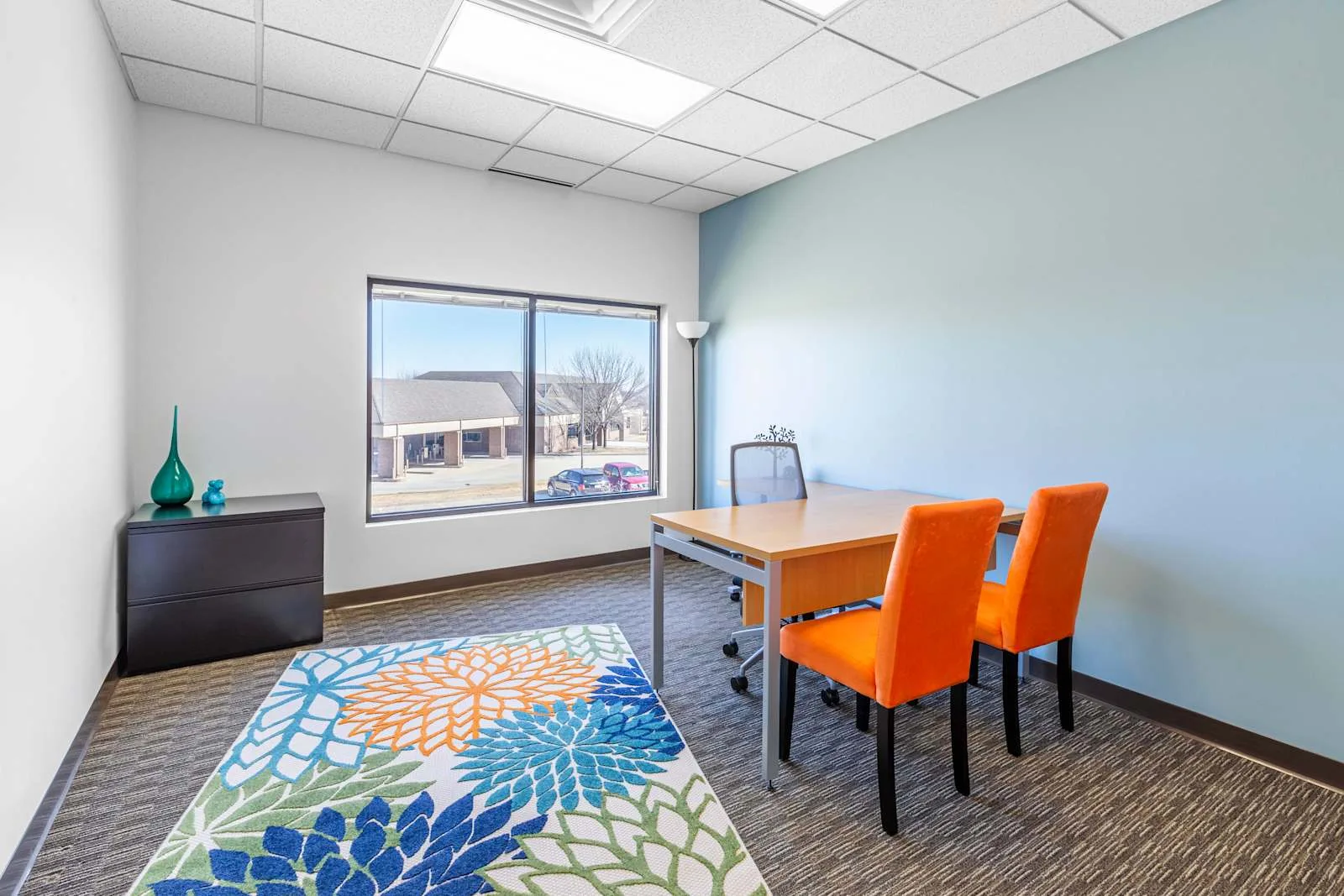 Regus IA, Johnston – Des Moines – Foxboro Square, Private office, 1 desk, Johnston, IA