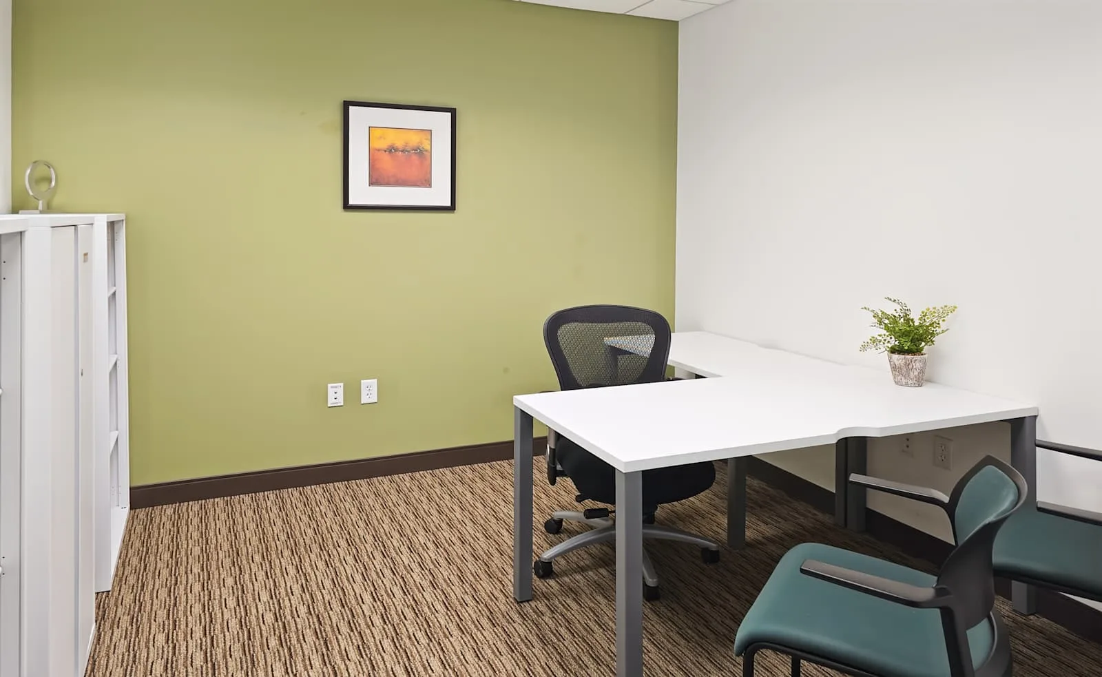 Regus IA, Des Moines - Hub Tower, Private office, 1 desk, Des Moines, IA