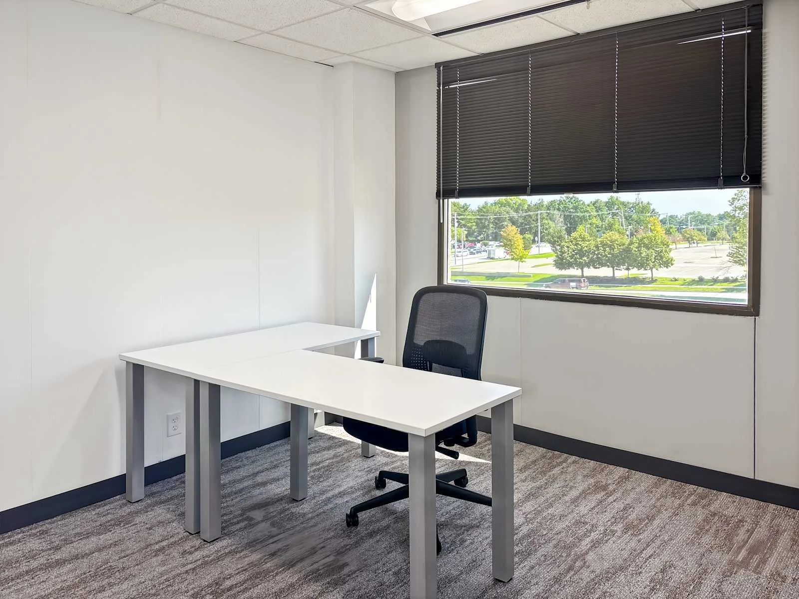 Regus IA, West Des Moines - Valley West Drive, Private office, 1 desk, West Des Moines, IA