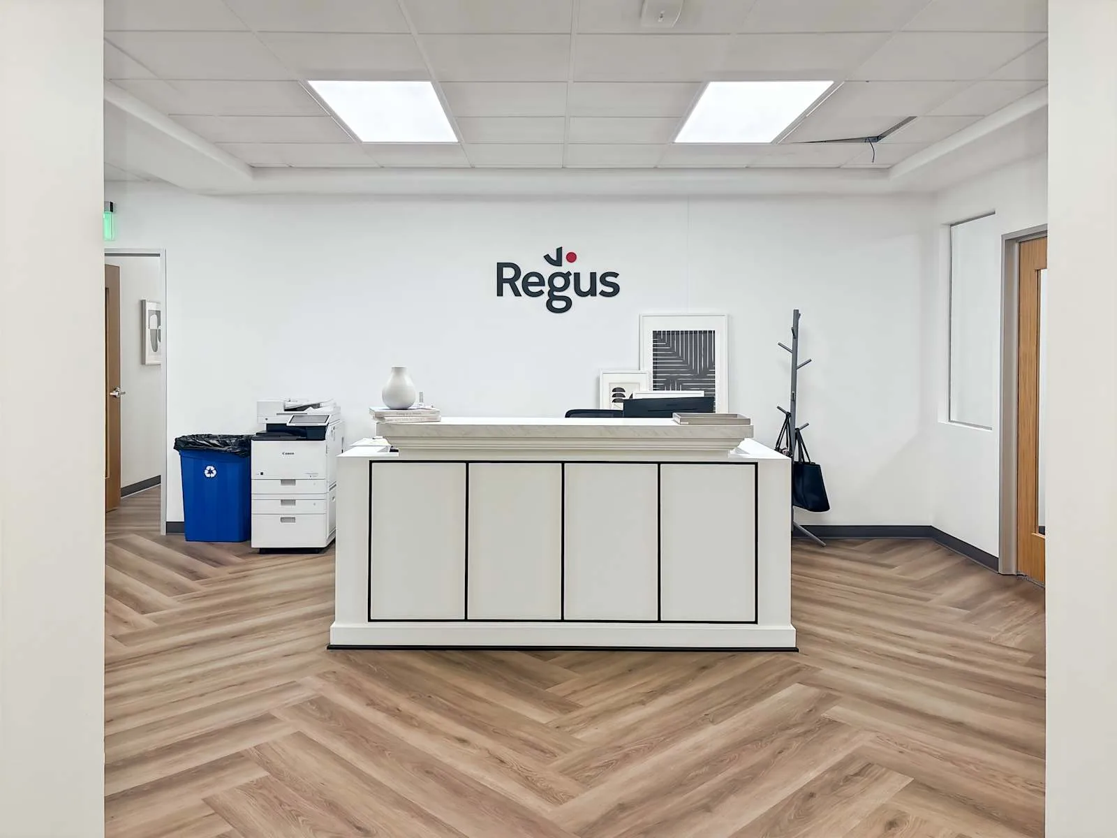 Regus IN, Indianapolis - Meridian St, Reception, Indianapolis, IN
