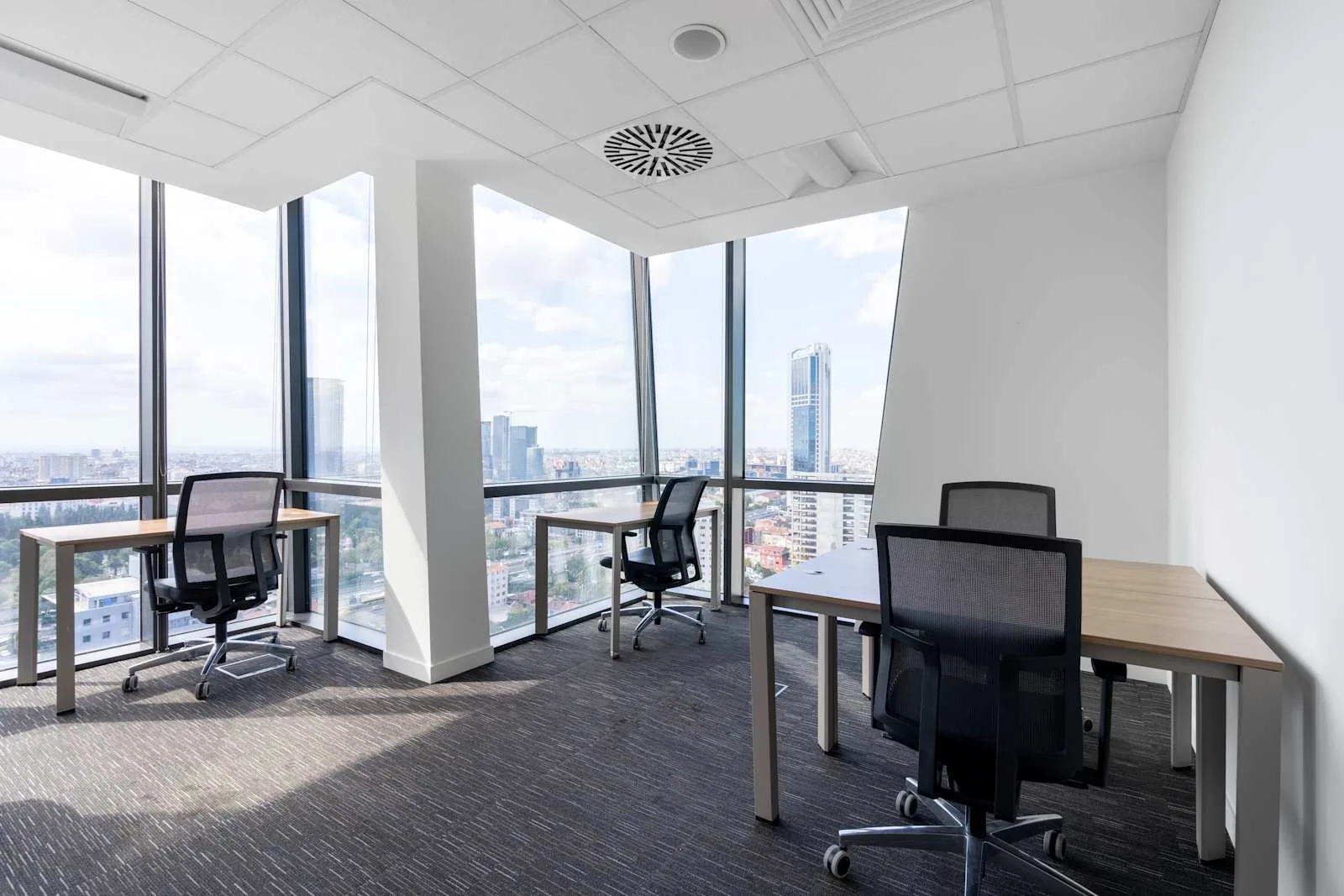 Regus ISTANBUL, Trump Towers-TRY, 4 çalışma istasyonlu özel ofis, İstanbul