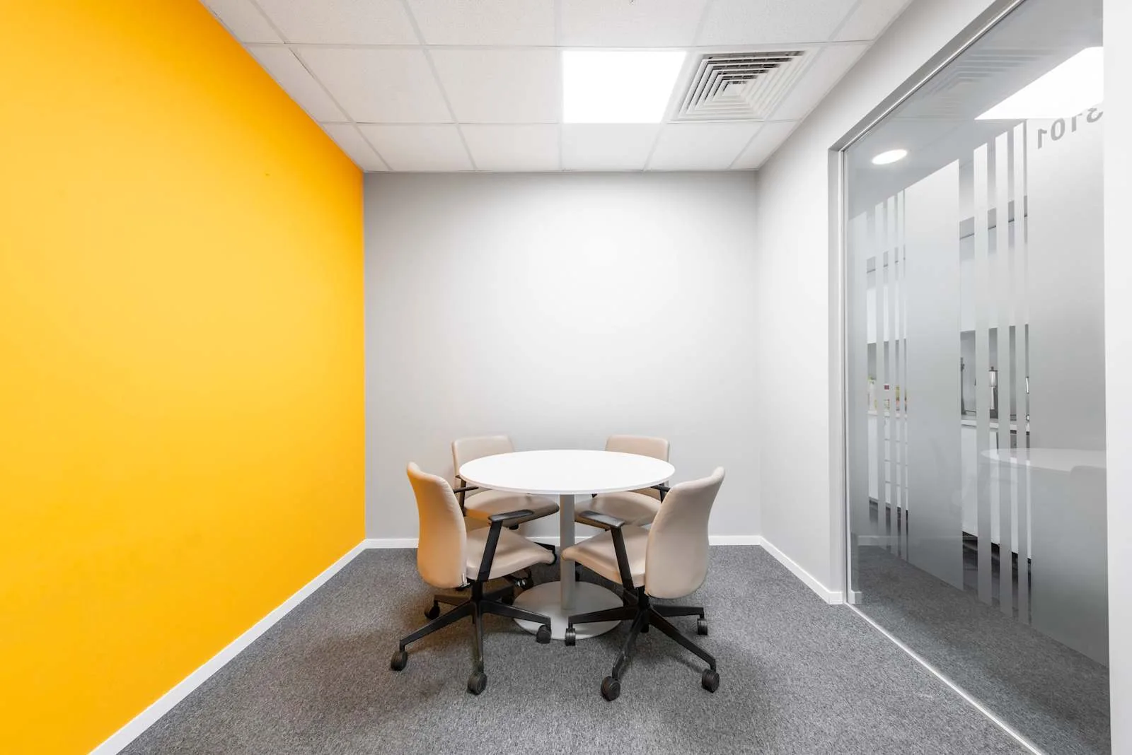 Regus IZMIR, Bayrakli - Folkart Towers-TRY, 4 kişilik toplantı odası, Izmir