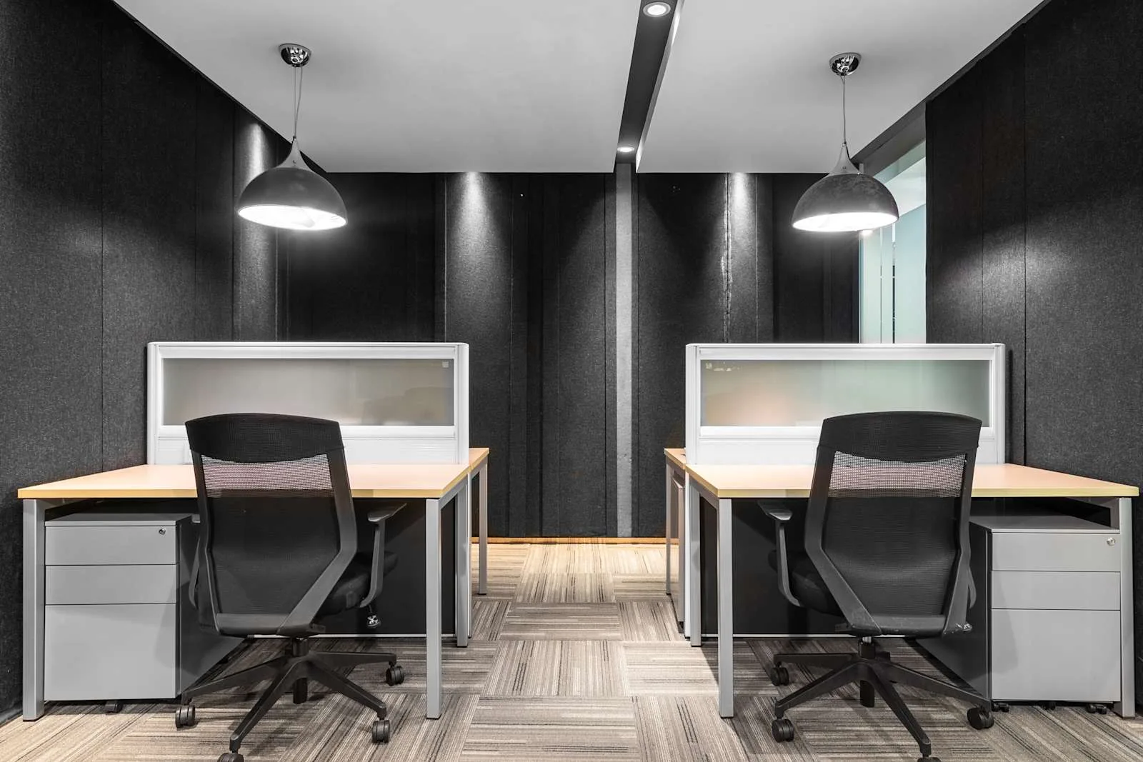 Regus Jakarta, WTC 5, Kantor pribadi dengan 4 meja kerja, Jakarta
