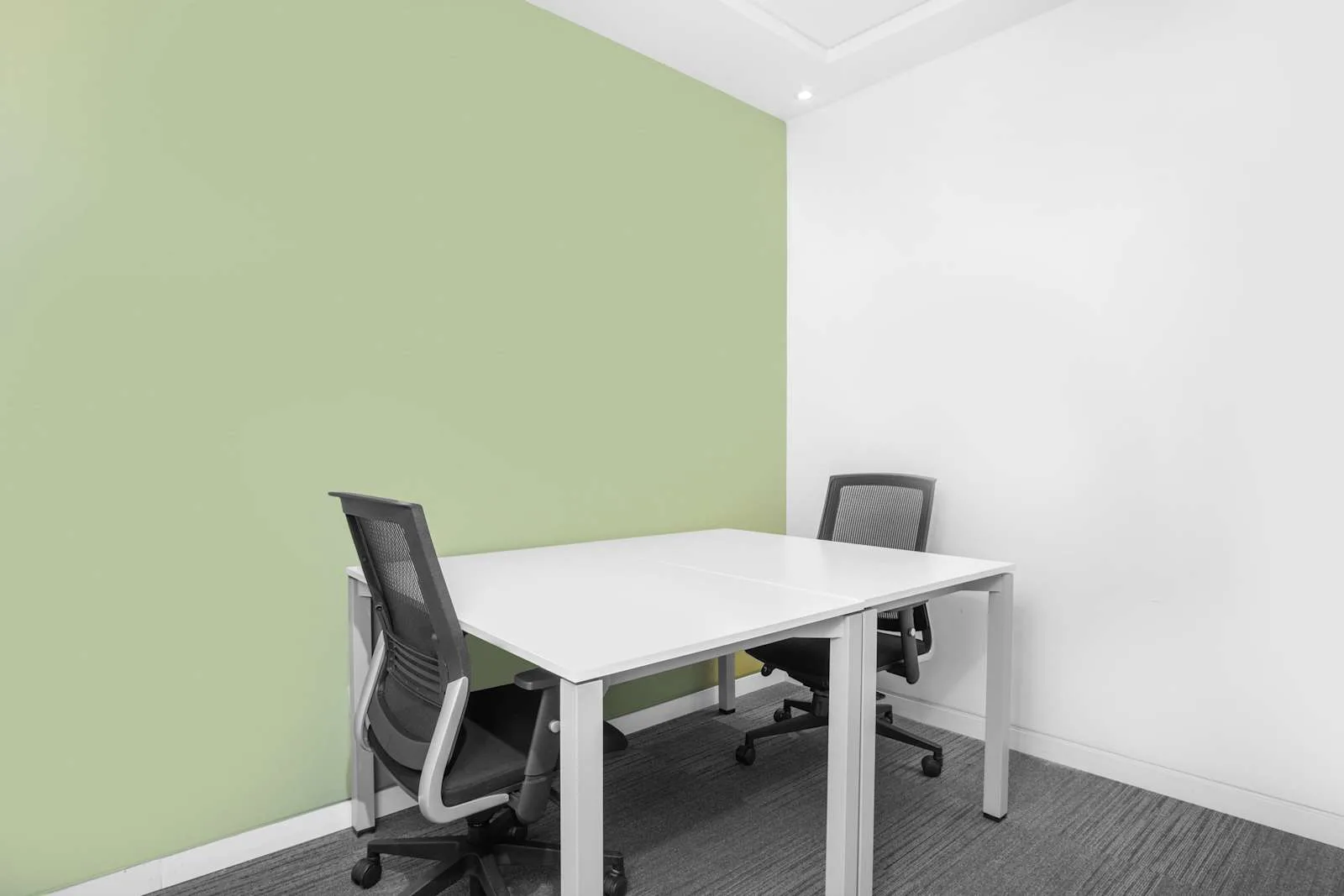 Regus JEDDAH, Zahran، مكتب خاص بمحطتي عمل، جدة