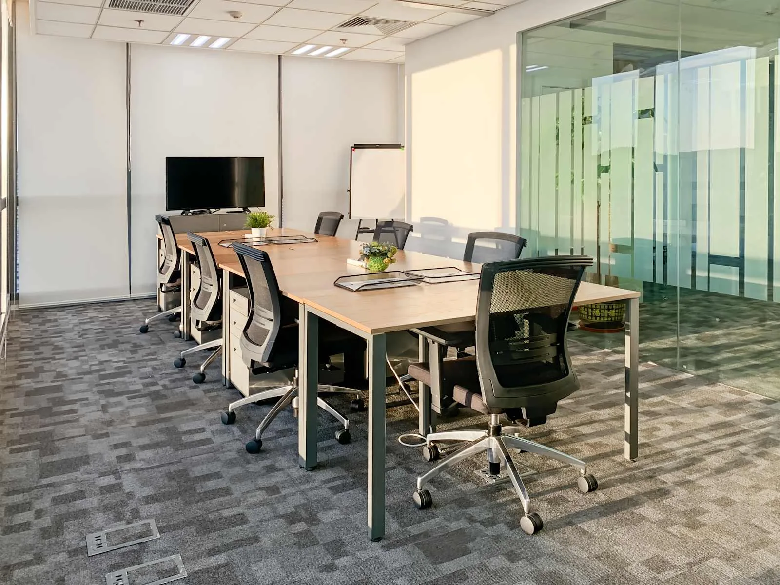 Regus JINAN, Luneng International Centre、8人会议室、济南市