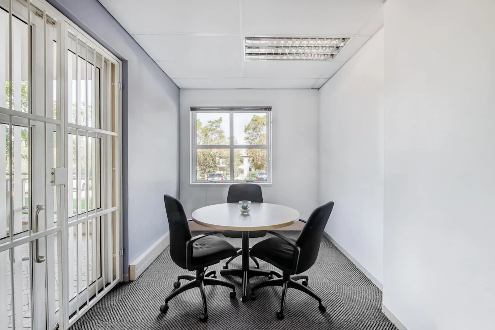 Regus JOHANNESBURG, Bryanston Cedarwoods, Meeting room for 3 people, Johannesburg