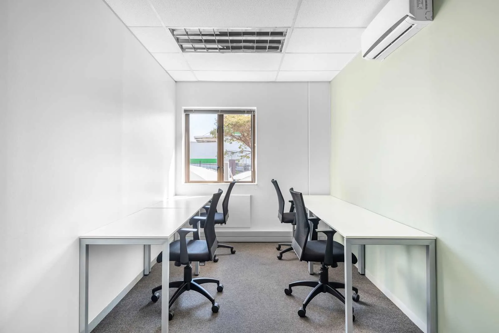 Regus JOHANNESBURG, East Rand Stoneridge, Private office, 4 desks, Johannesburg