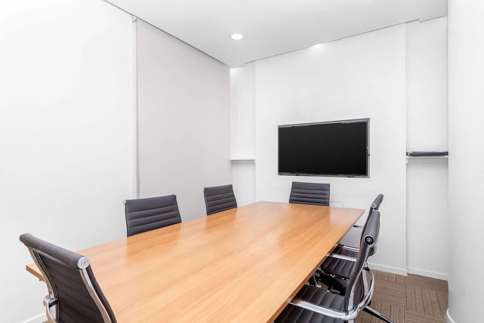 Regus KAMPALA, Acacia Mall, Meeting room for 7 people, Kampala