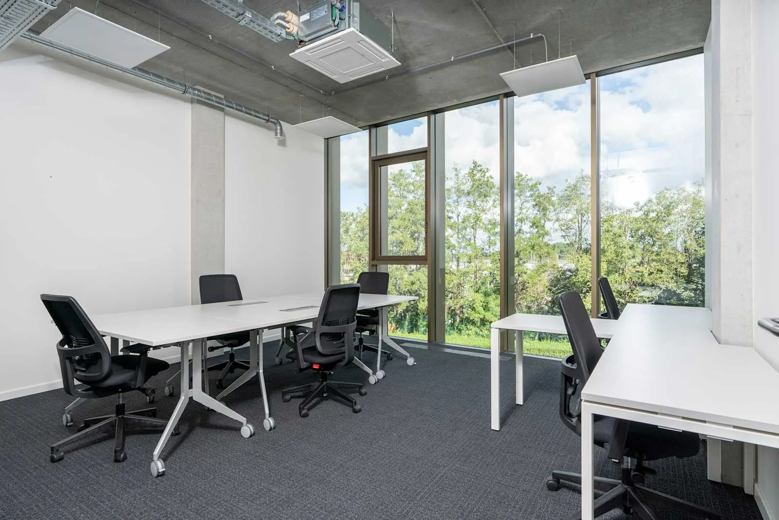 Regus KORTRIJK, Pottelberg, Salle de réunion 6 personnes, Courtrai