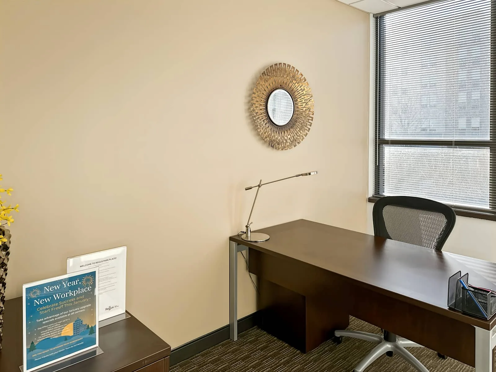 Regus KS, Kansas City– Leawood – Park Place, Private office, 1 desk, Leawood, KS