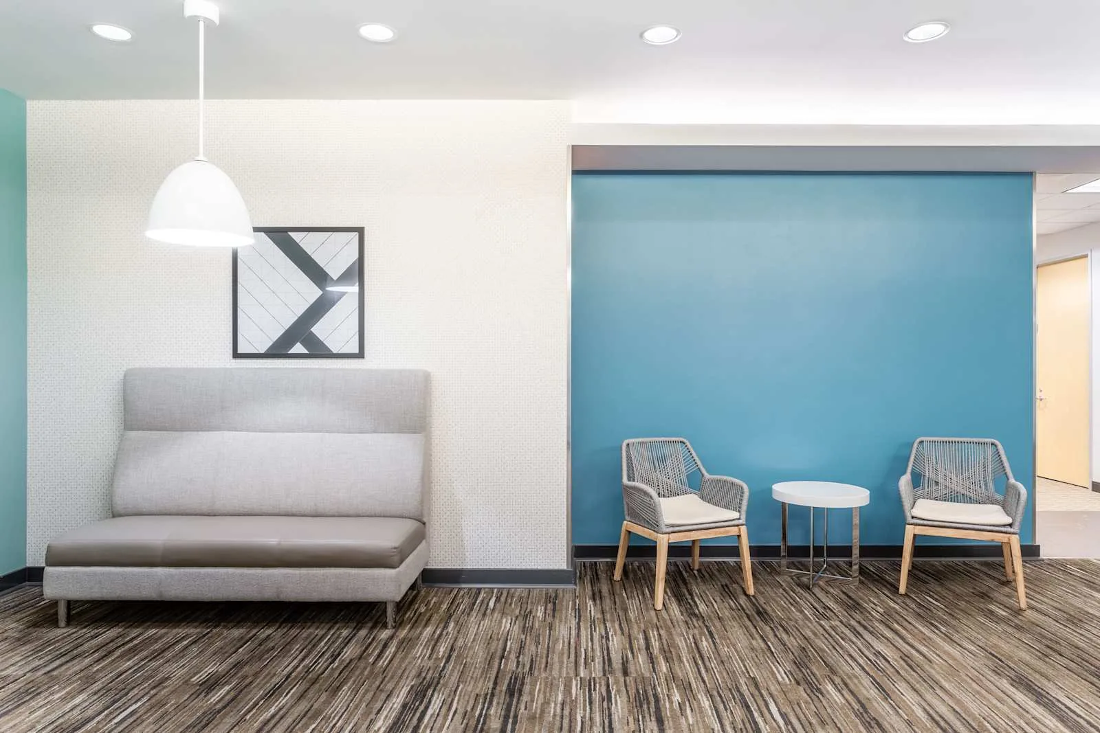 Regus KS, Overland Park - Lighton Tower, Lounge, Overland Park, KS