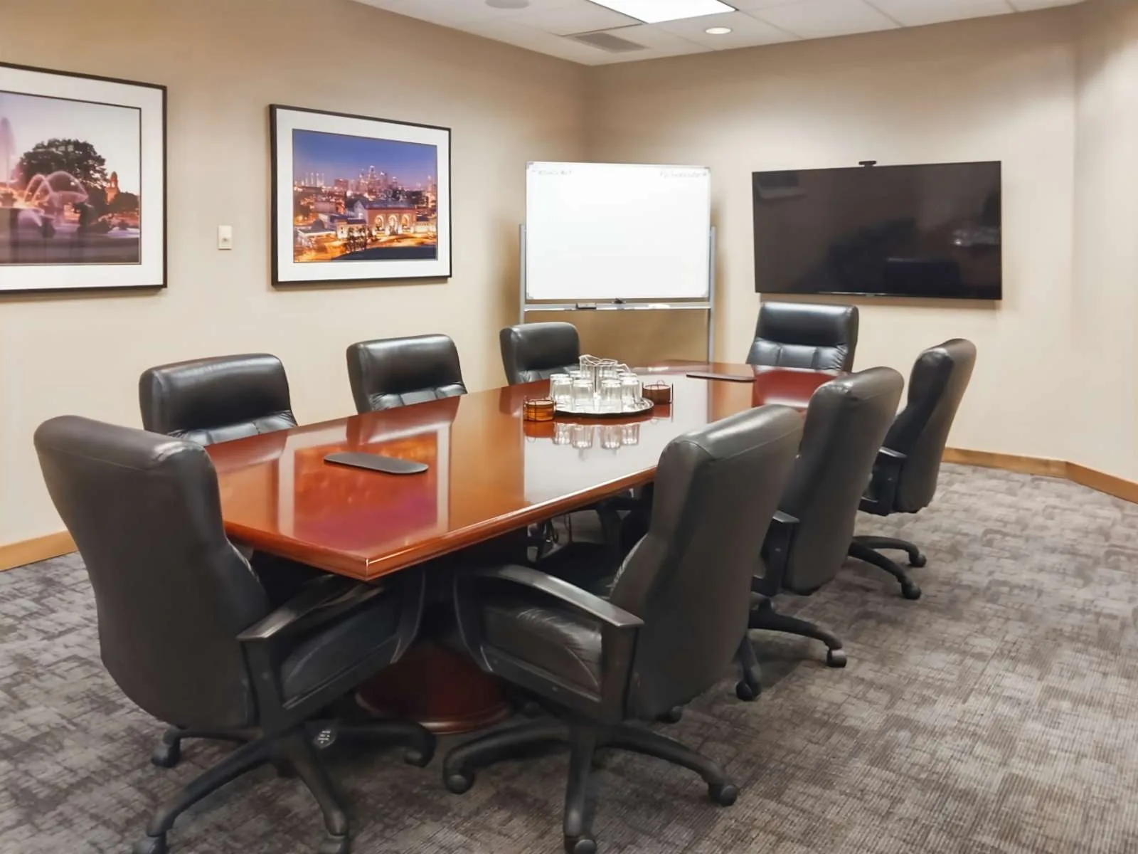 Regus KS, Overland Park - Metcalf Avenue, Meeting room for 8 people, Overland Park, KS