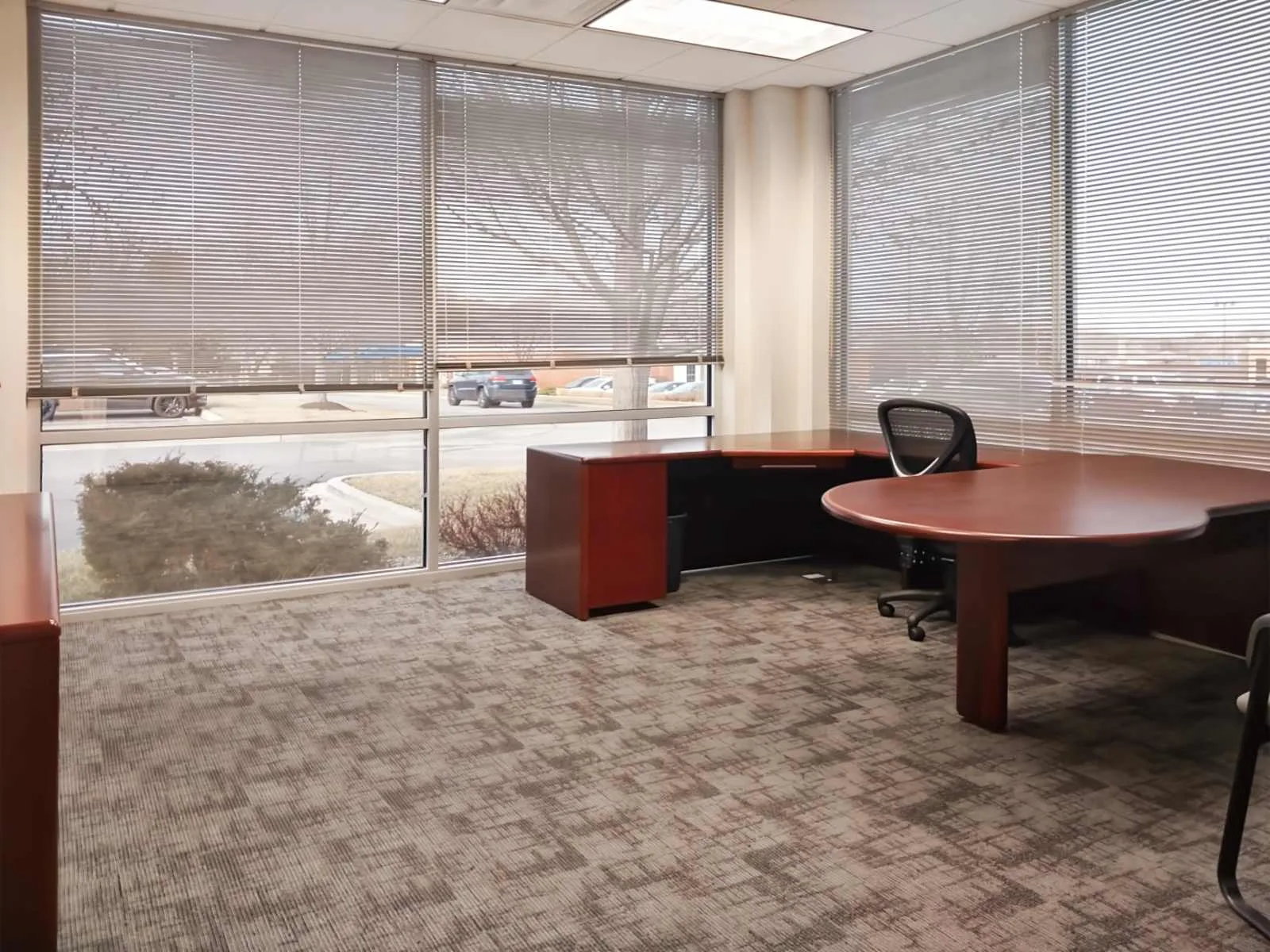 Regus KS, Overland Park - Metcalf Avenue, Private office, 1 desk, Overland Park, KS