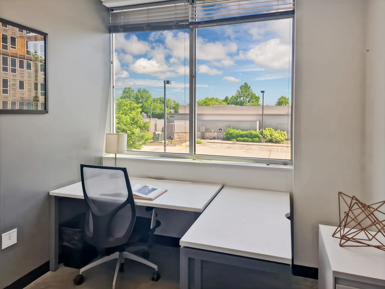 Regus KY, Louisville - Brownsboro Crossing, Private office, 1 desk, Louisville, KY