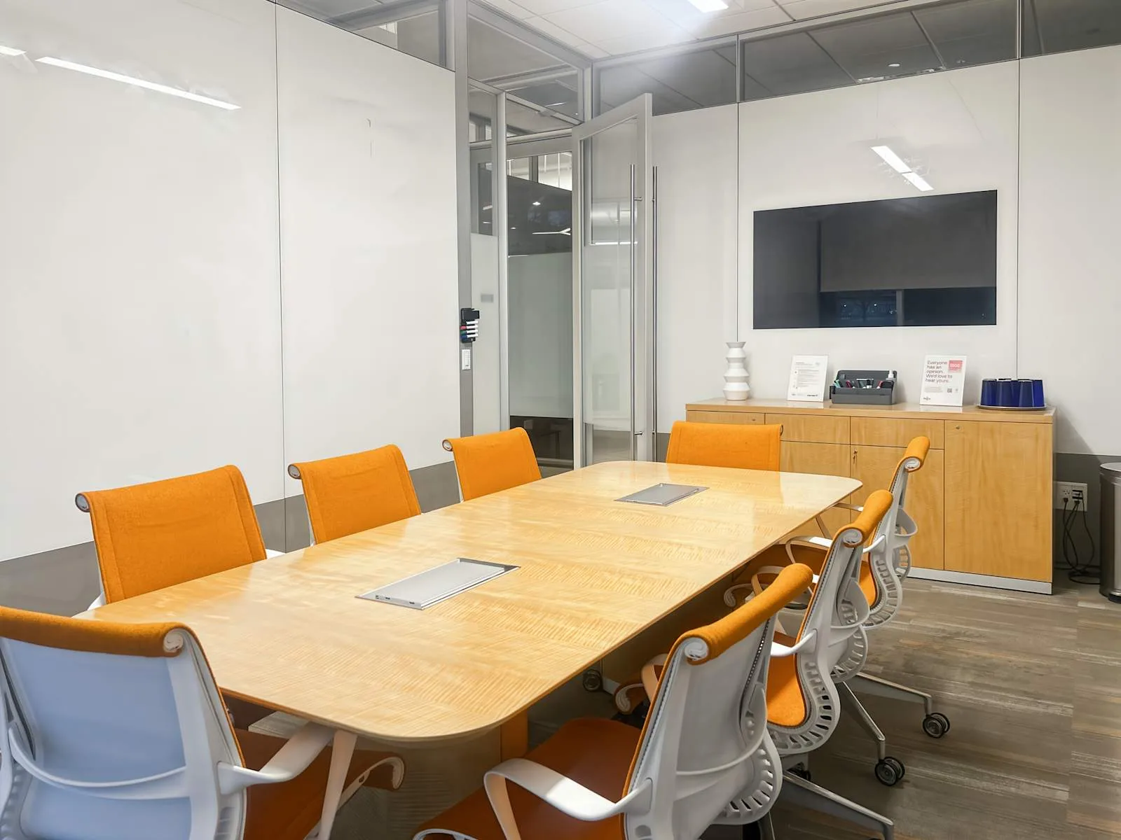 Regus KY, Louisville - East Witherspoon St, Meeting room for 8 people, Louisville, KY