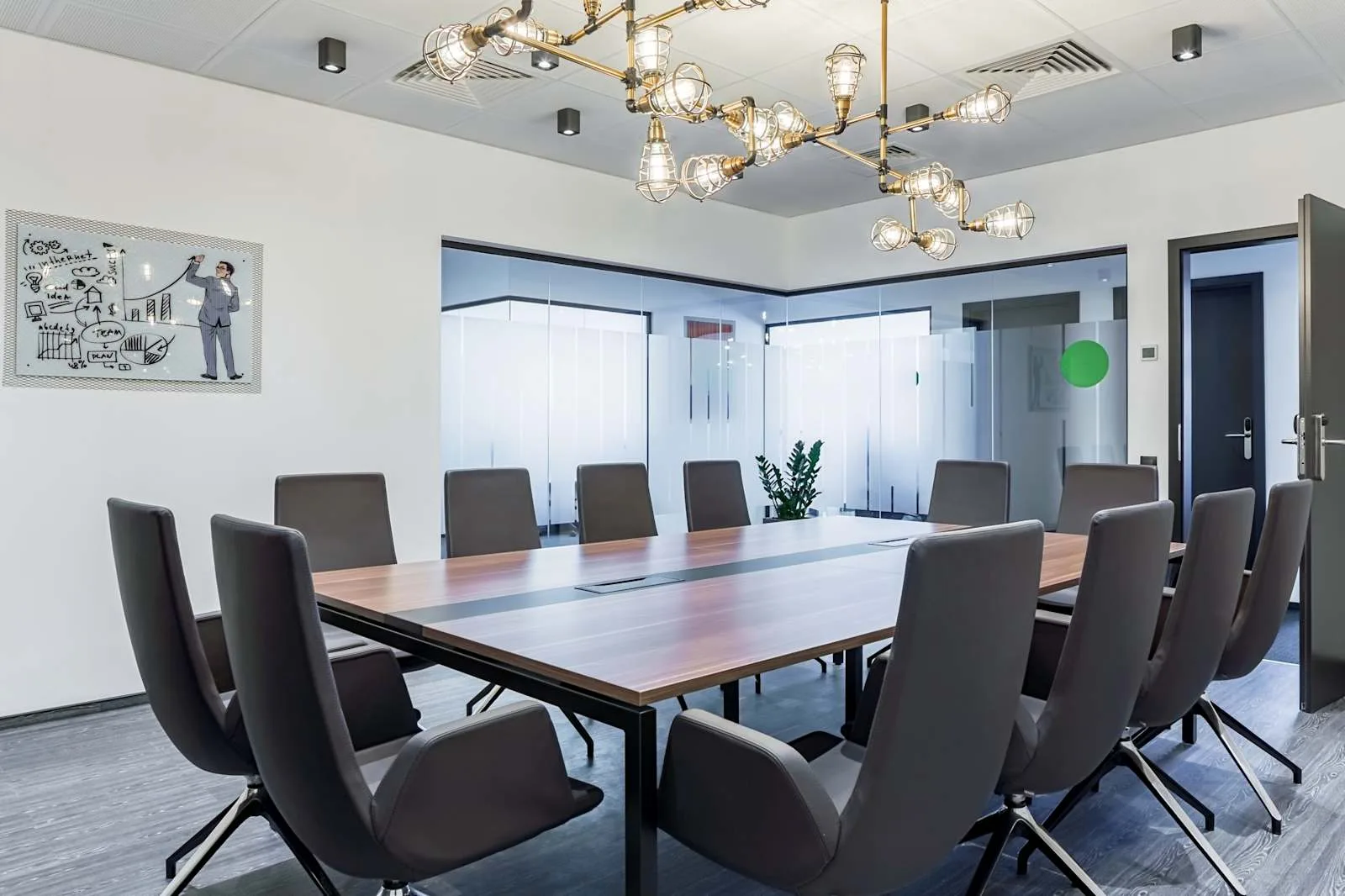 Regus KYIV, Forum West Side, Meeting room for 12 people, Kyiv