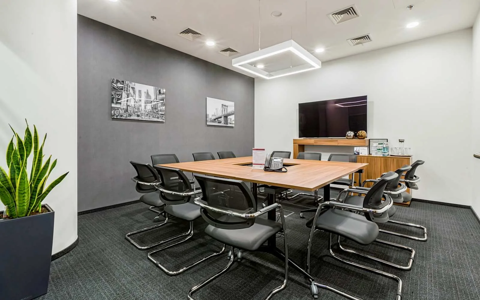 Regus KYIV, IQ Centre, Meeting room for 10 people, Kyiv
