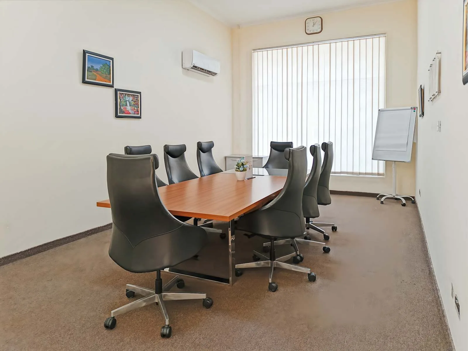 Regus LAGOS, Lekki Admiralty, Meeting room for 8 people, Lagos, Nigeria