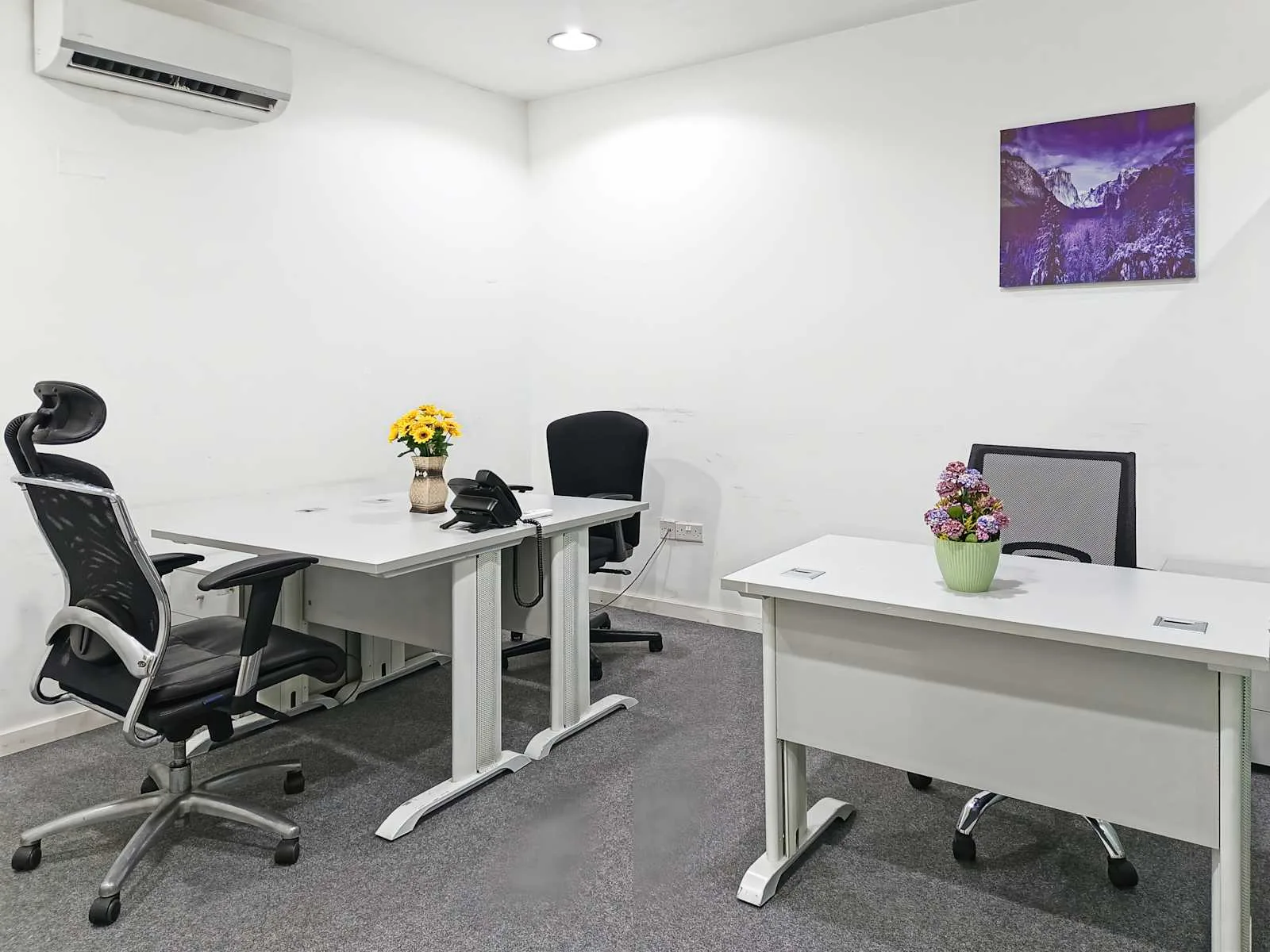 Regus Lagos, Lennox, Private office, 3 desks, Lagos, Nigeria