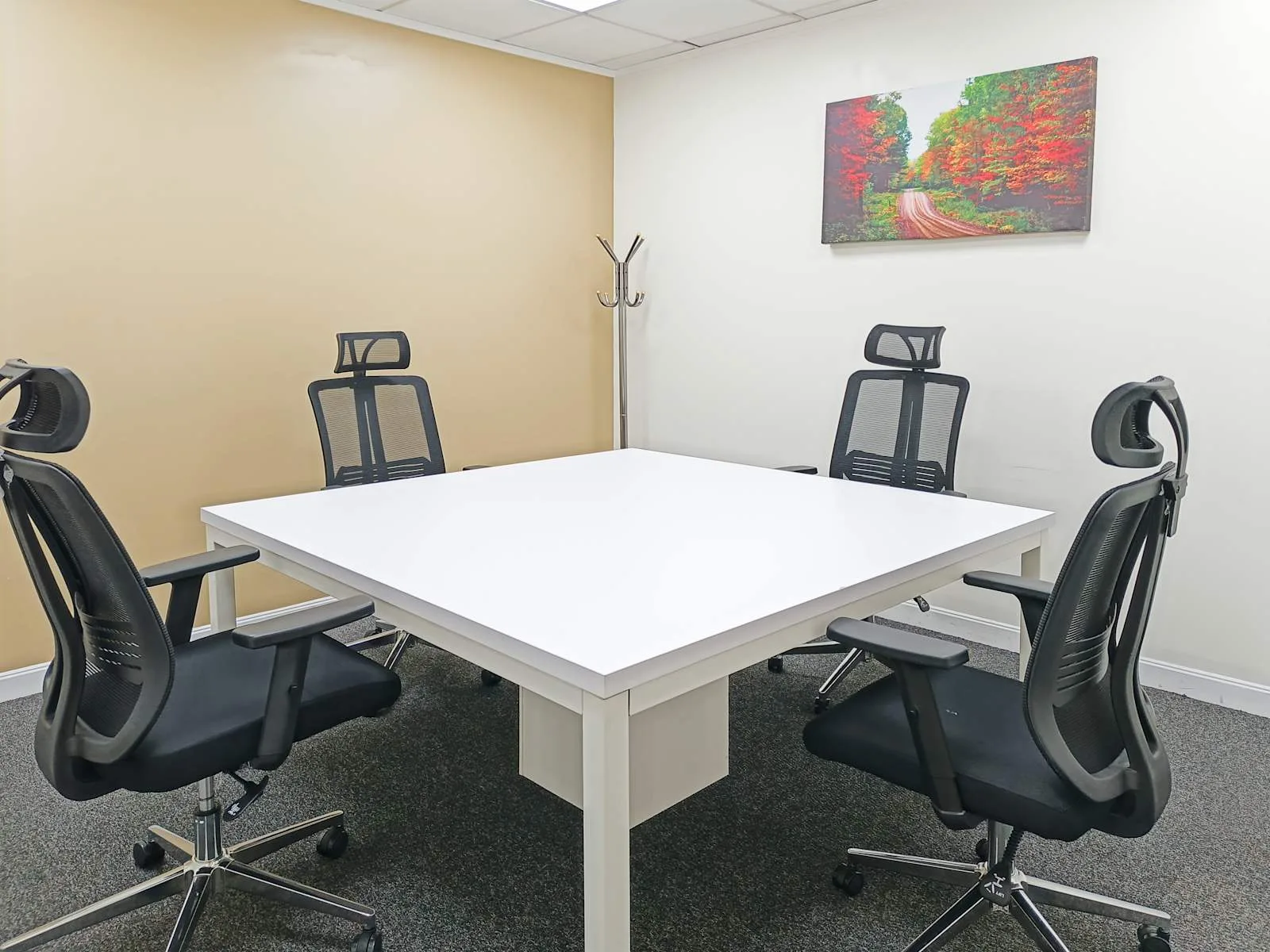 Regus Lagos, Mansard Place, Meeting room for 4 people, Lagos, Nigeria