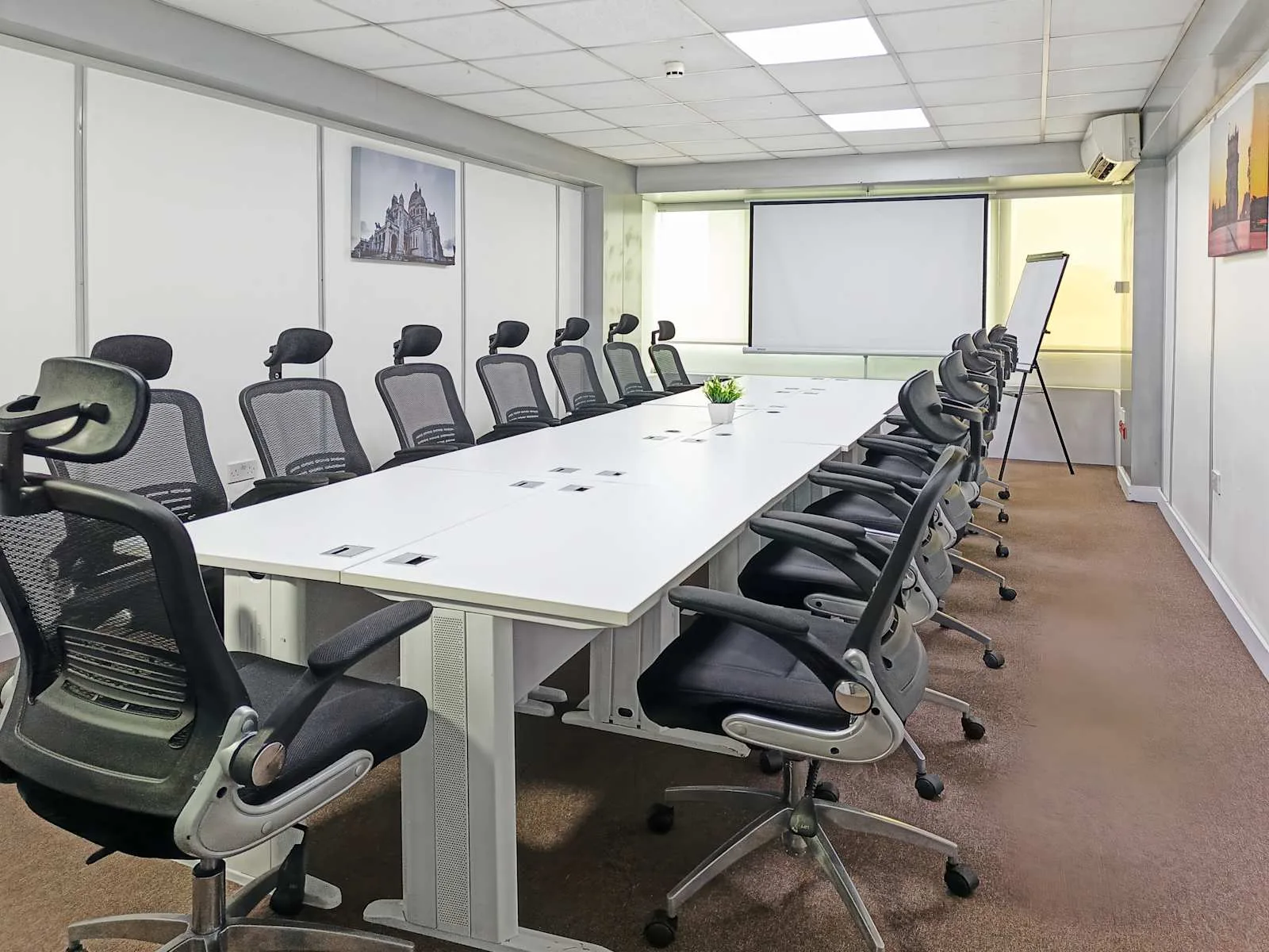 Regus Lagos, Mulliner Towers 2, Meeting room for 16 people, Lagos, Nigeria