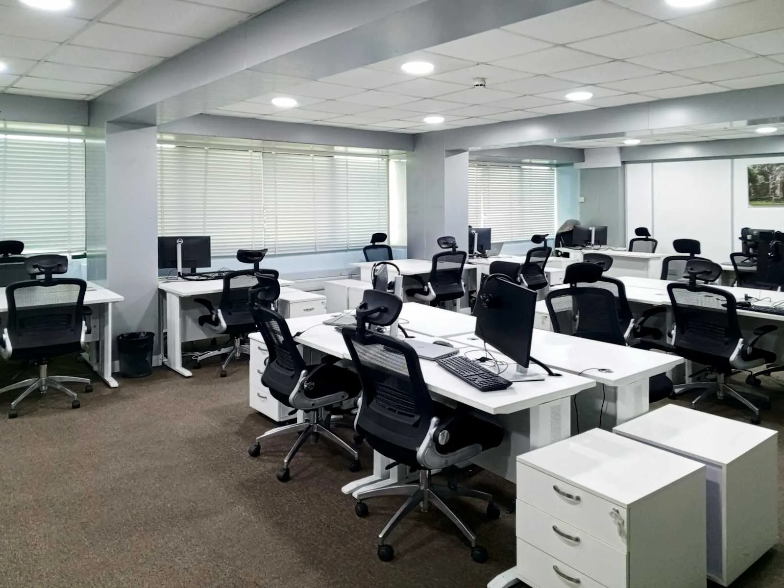 Regus LAGOS, Mulliner Towers, Open-plan office, Lagos, Nigeria