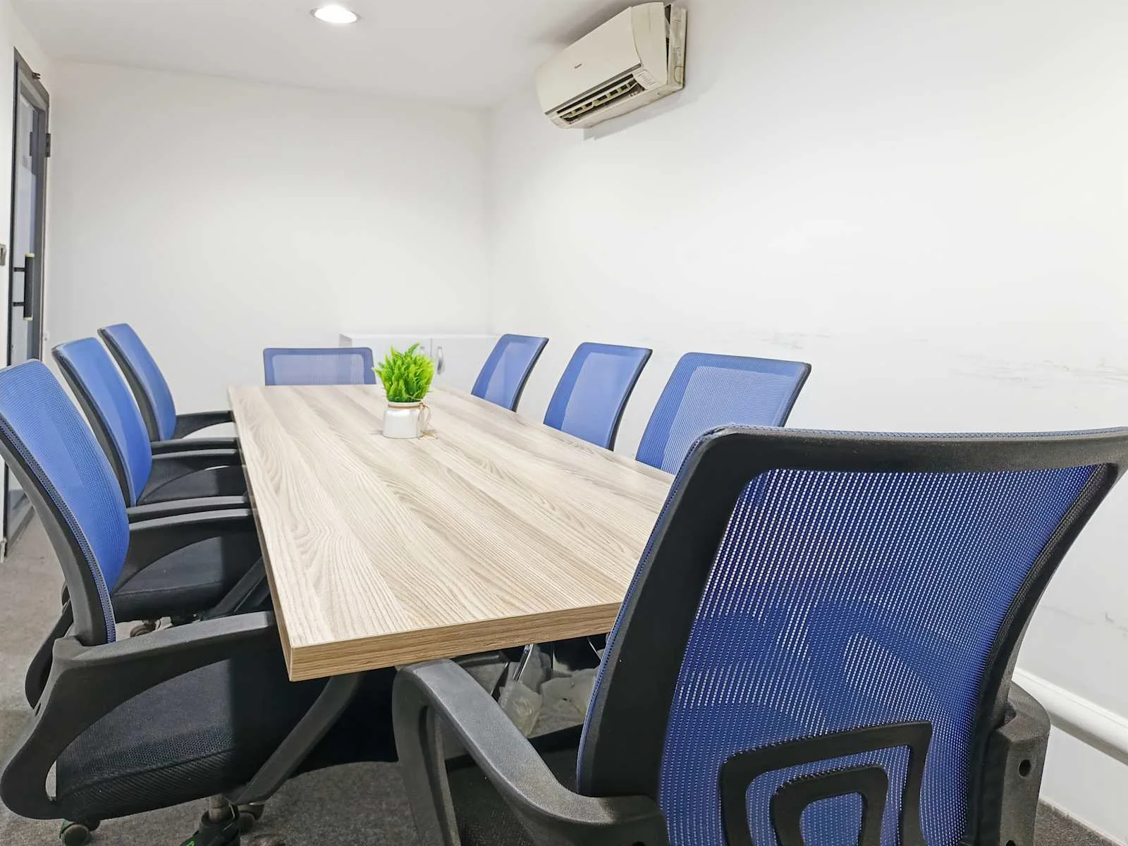 Regus Lagos, Vibranium Valley, Meeting room for 8 people, Lagos, Nigeria