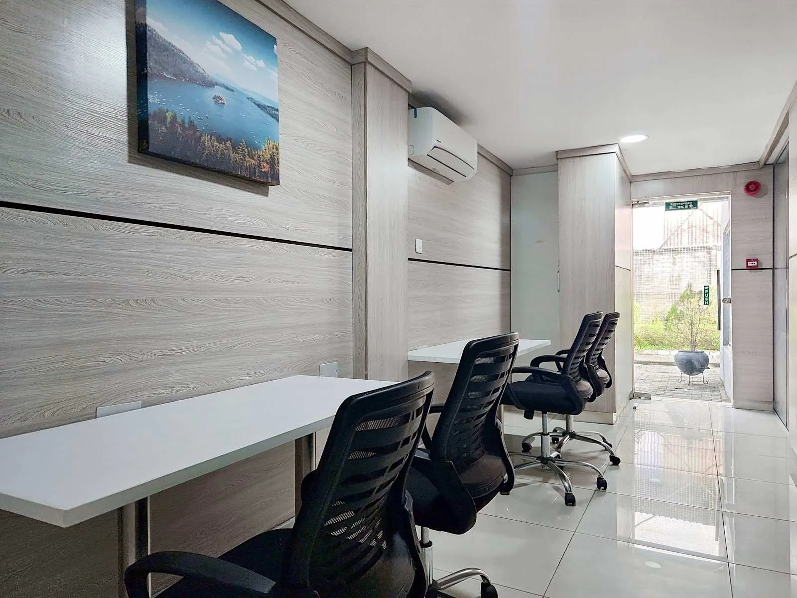 Regus Lagos, The Zone, Private office, 3 desks, Lagos, Nigeria