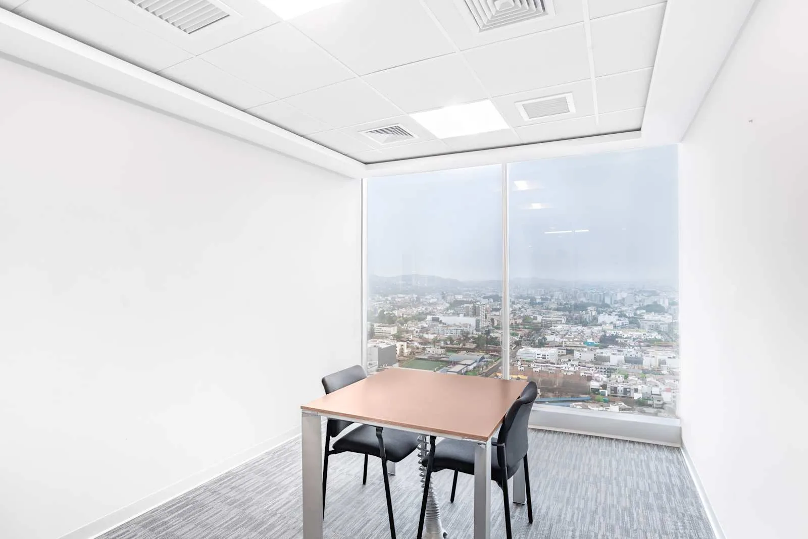 Regus LIMA, Lima Central Tower, Despacho privado con 3 puestos, Lima