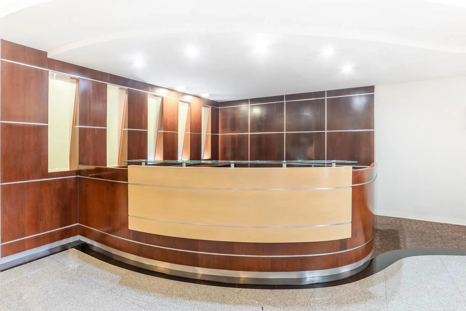 Regus LIMA, Cronos - El Derby, Recepción, Surco