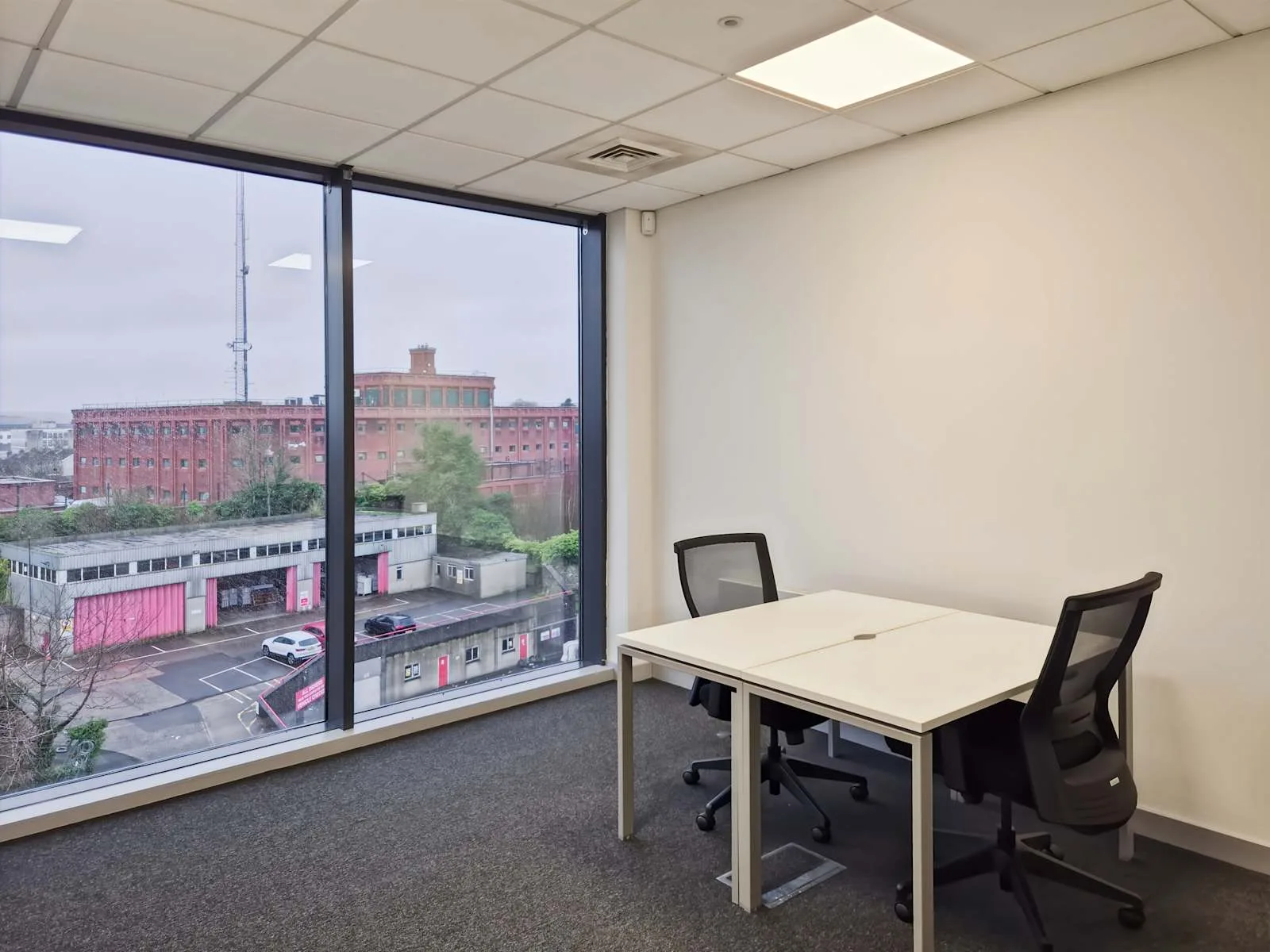 Regus Lisburn, Linenhill House, Private office, 2 desks, Lisburn